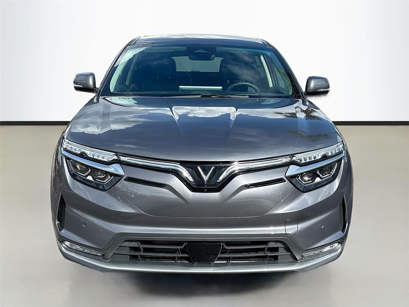 2025 VinFast VF 8 Eco