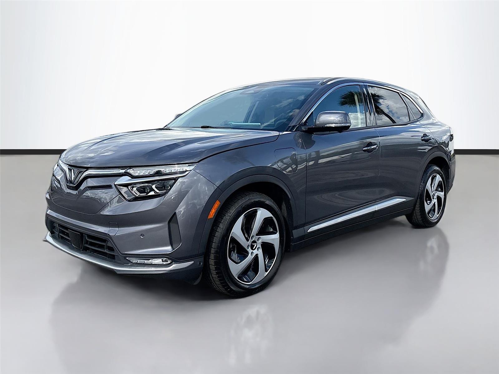 2025 VinFast VF 8 Eco