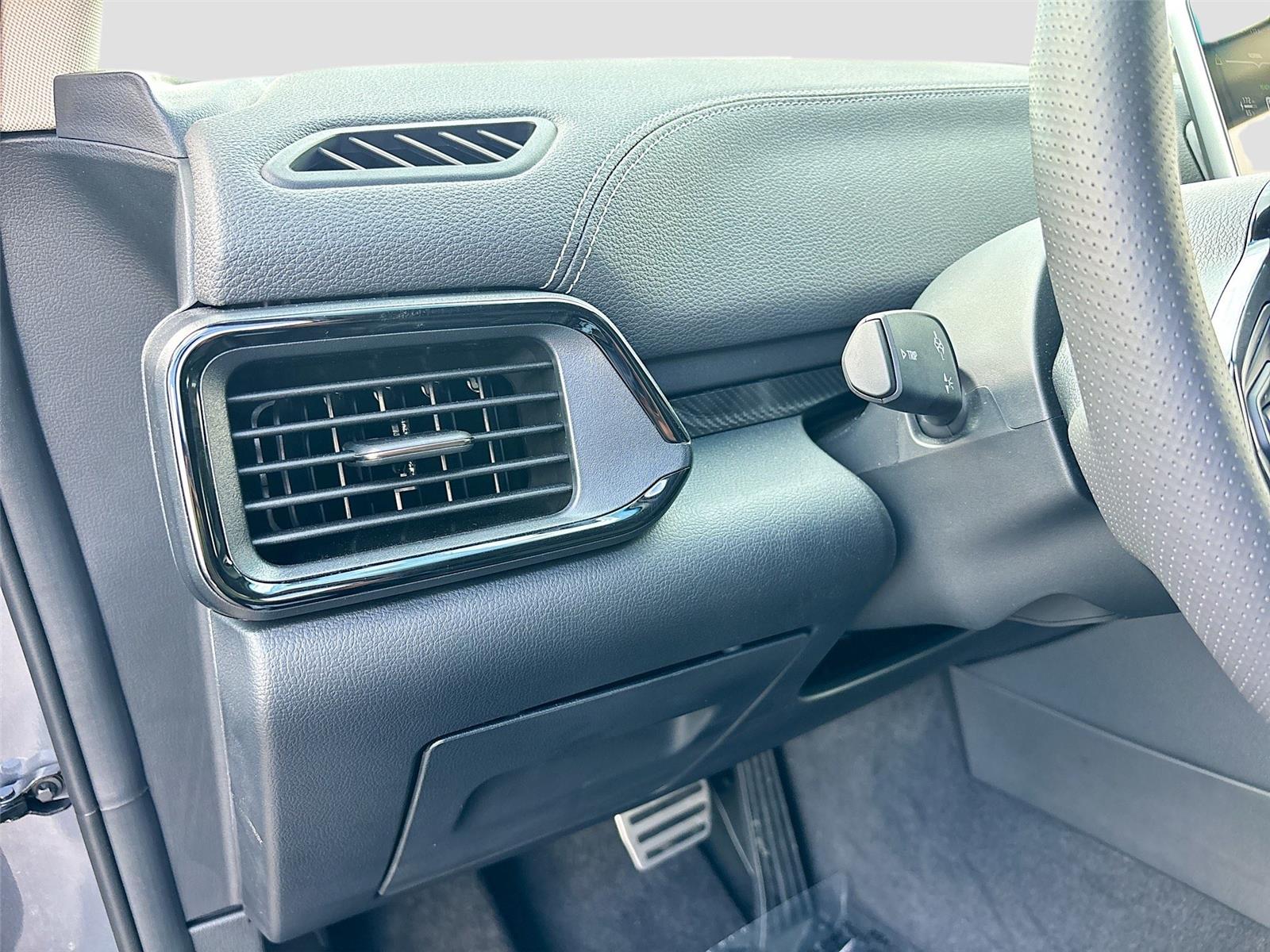 2025 VinFast VF 8 Eco