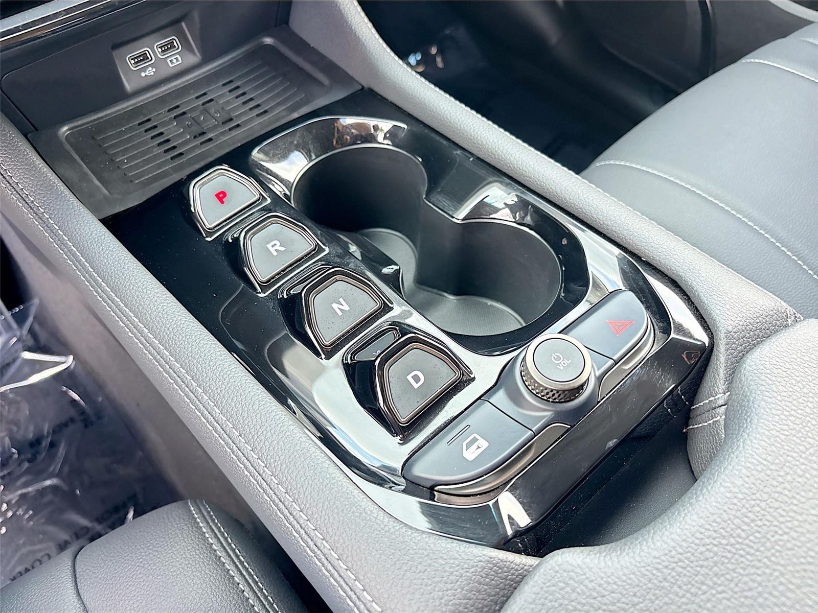 2025 VinFast VF 8 Eco