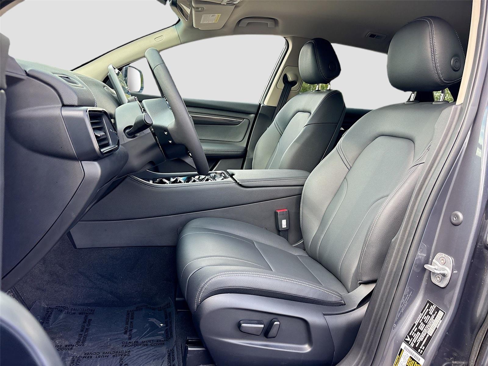 2025 VinFast VF 8 Eco