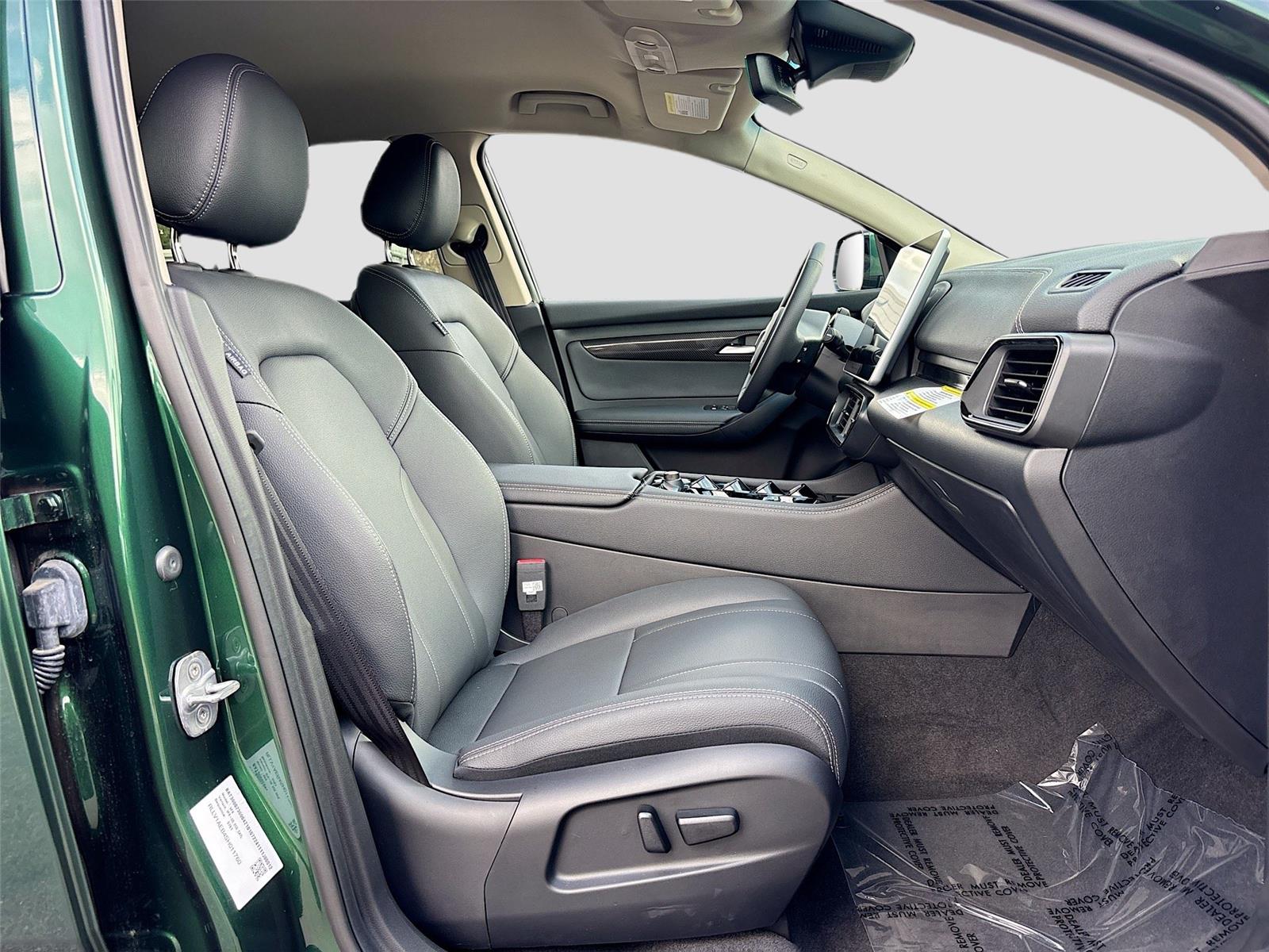 2025 VinFast VF 8 Eco