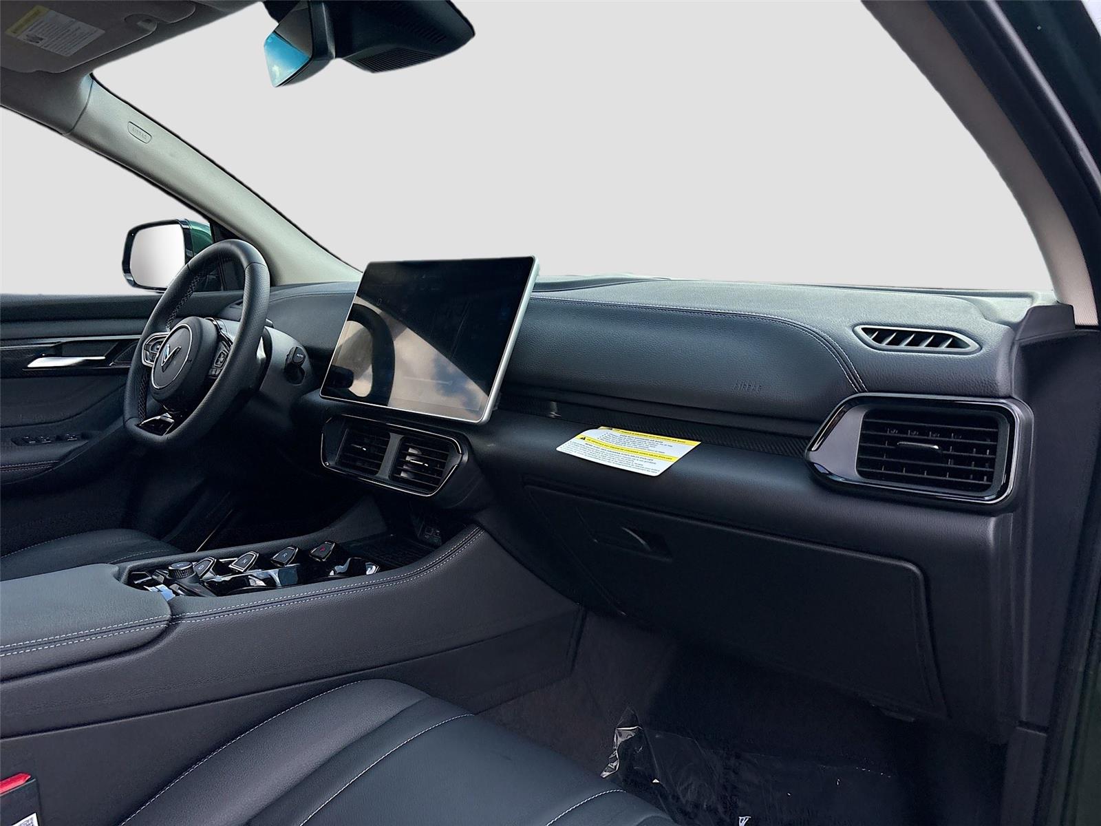 2025 VinFast VF 8 Eco