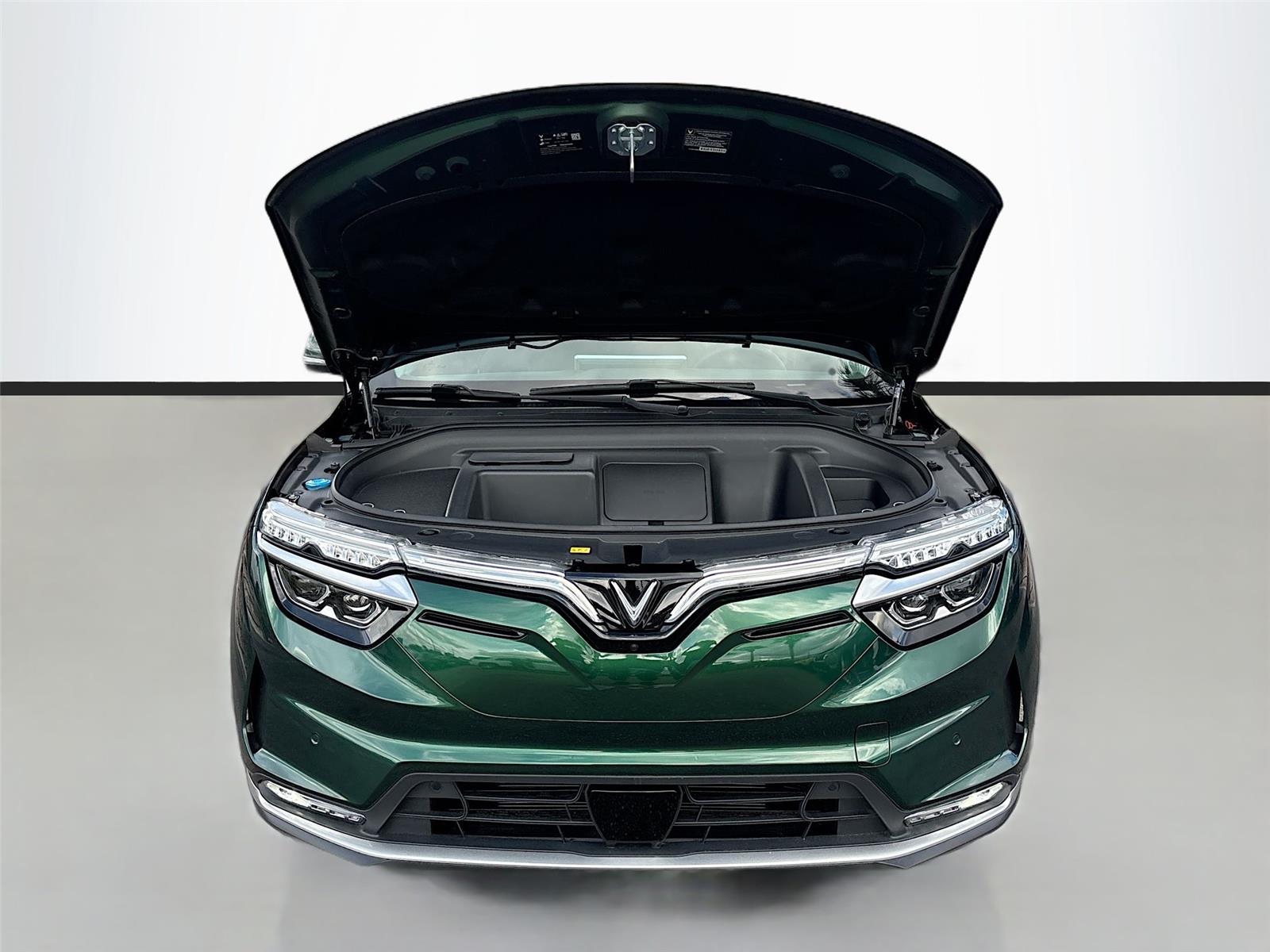 2025 VinFast VF 8 Eco