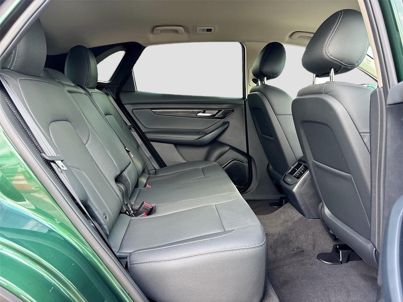 2025 VinFast VF 8 Eco