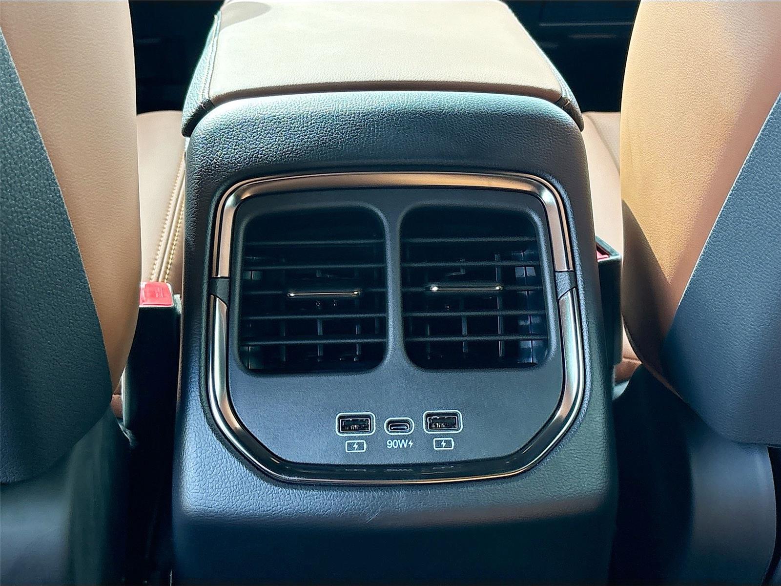 2025 VinFast VF 8 Plus