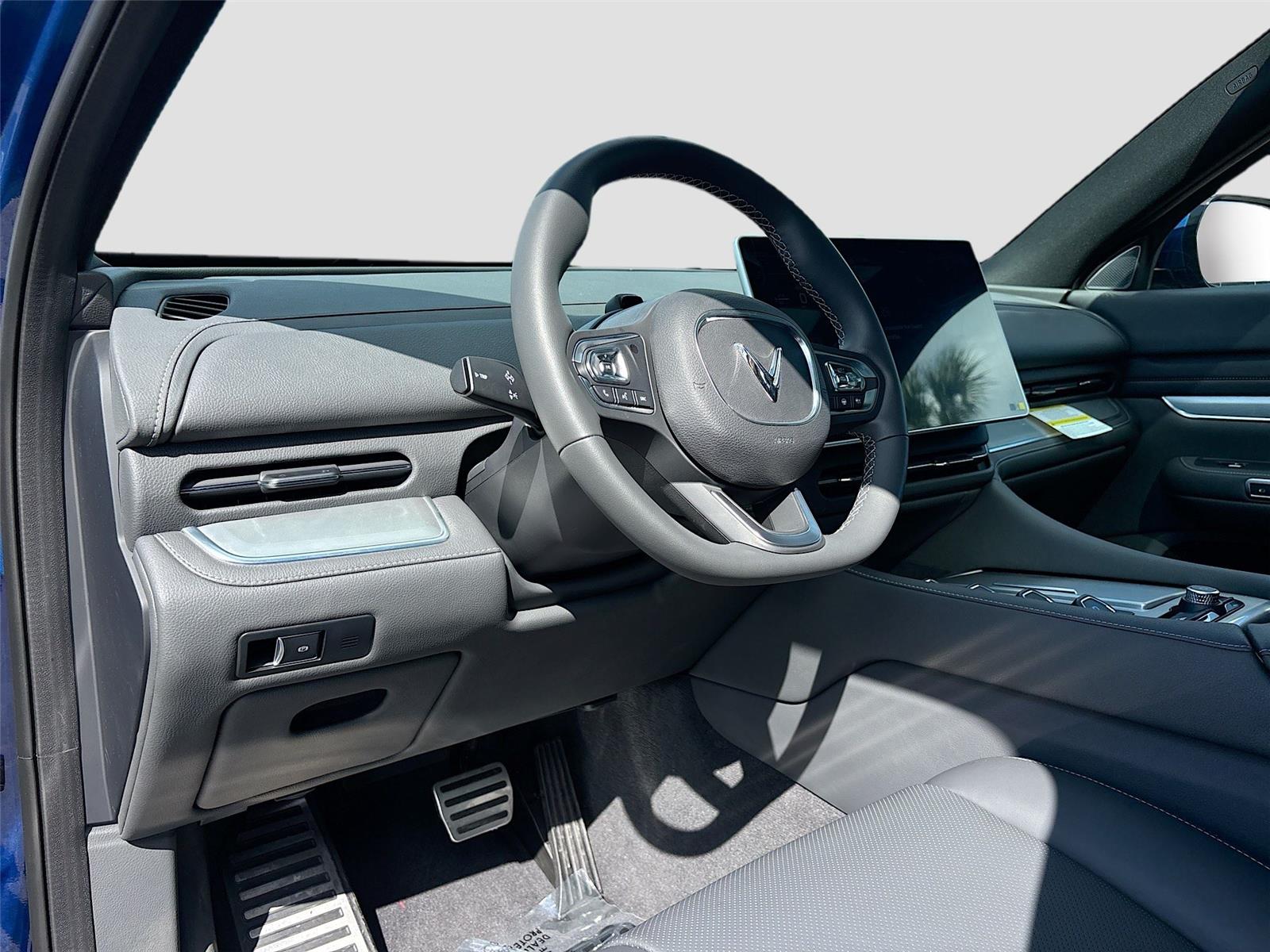 2024 VinFast VF 9 Plus