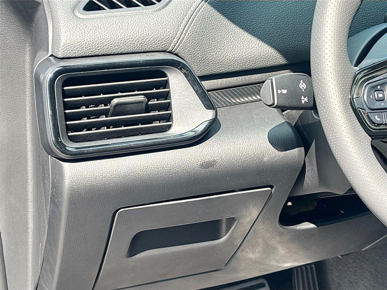 2025 VinFast VF 8 Eco