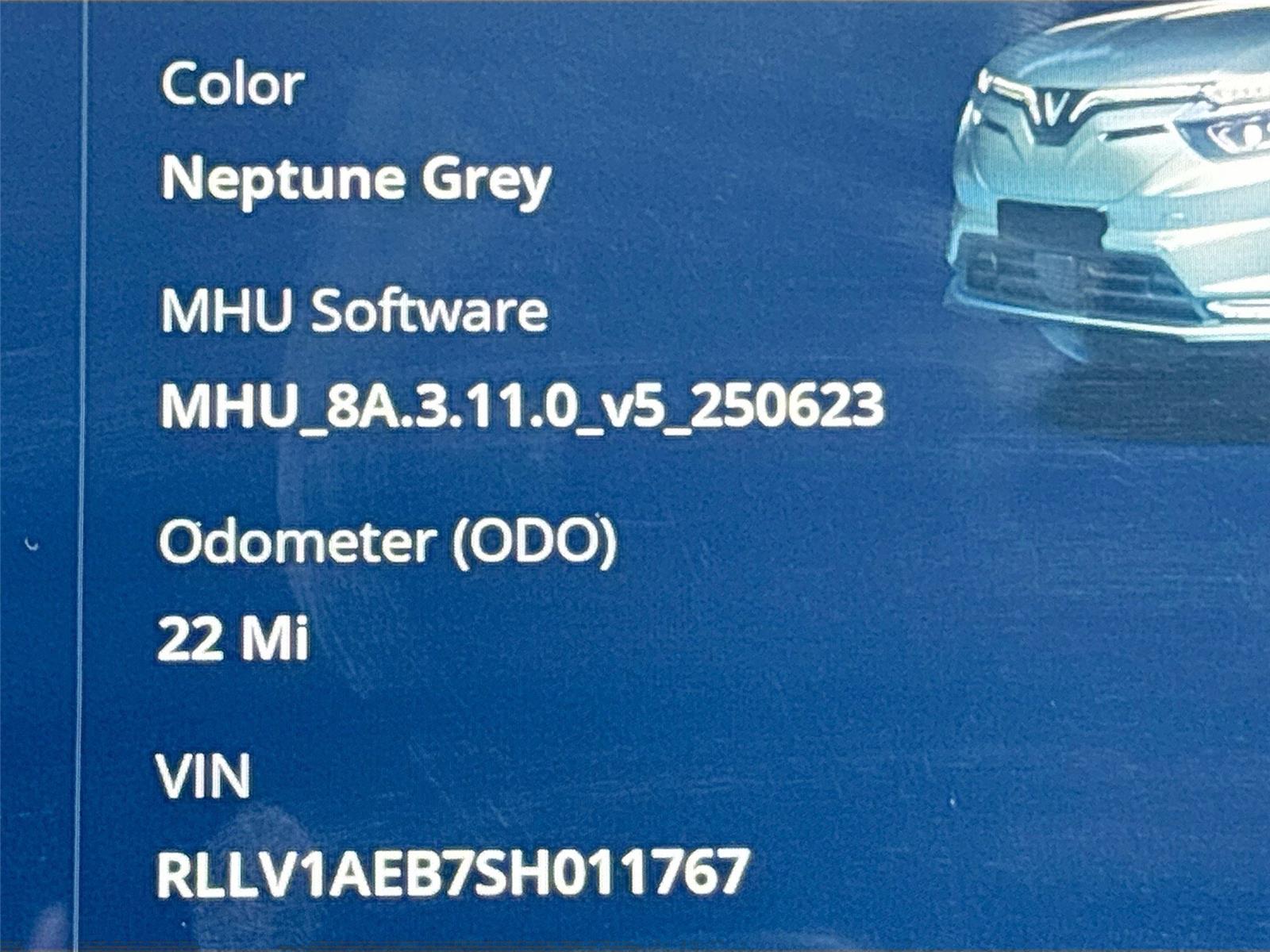 2025 VinFast VF 8 Eco