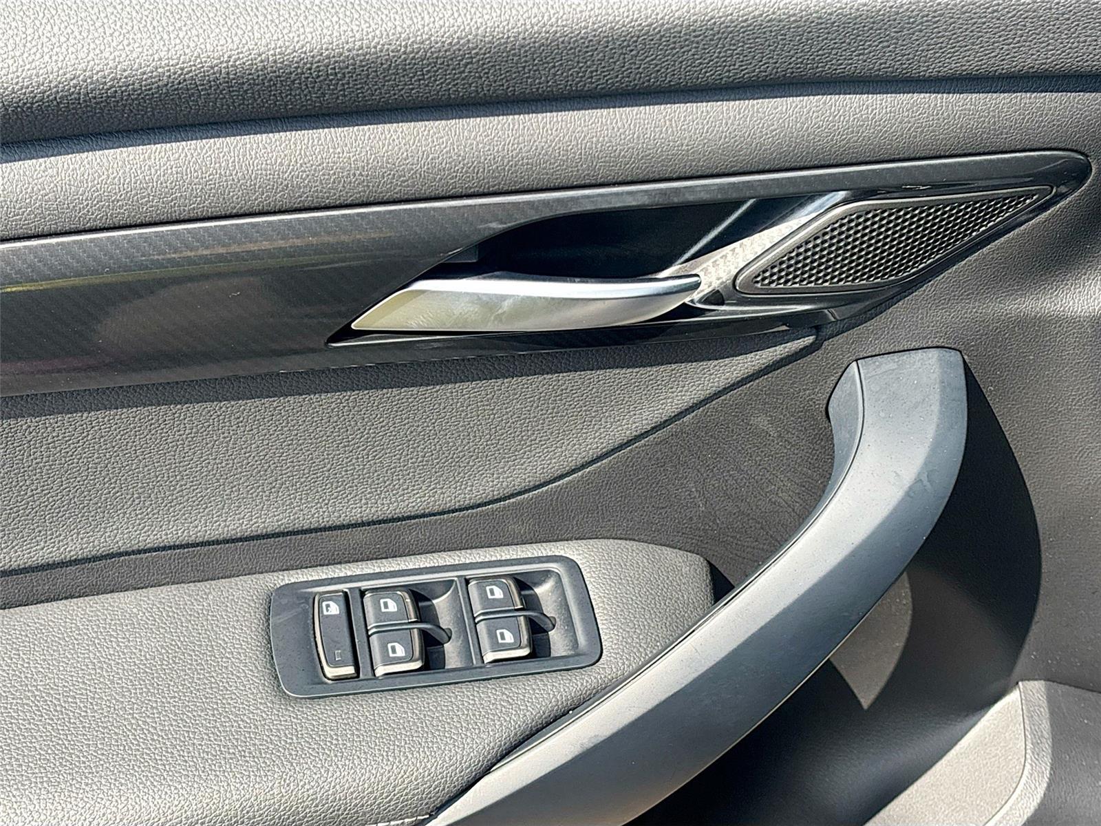 2025 VinFast VF 8 Eco