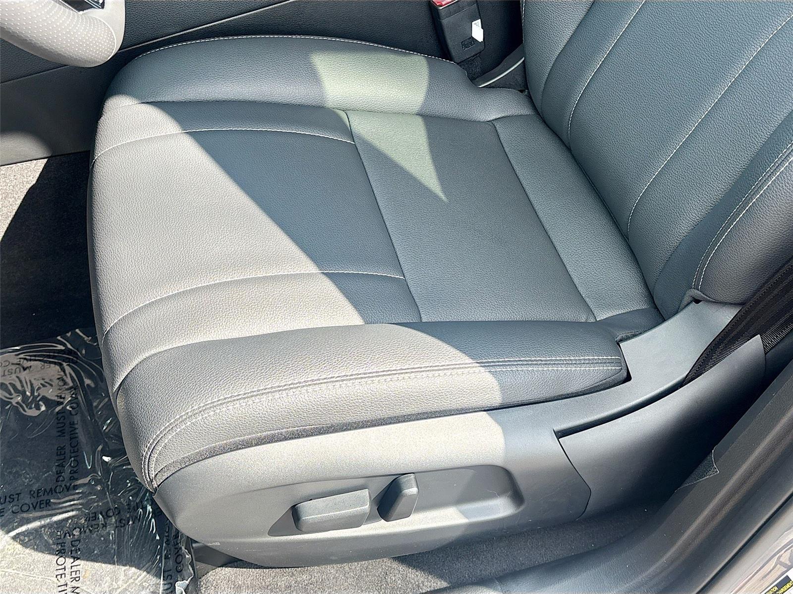 2025 VinFast VF 8 Eco