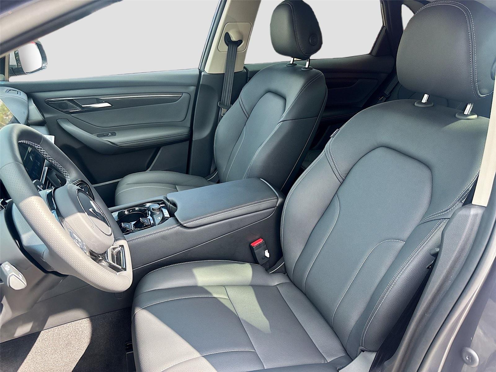 2025 VinFast VF 8 Eco