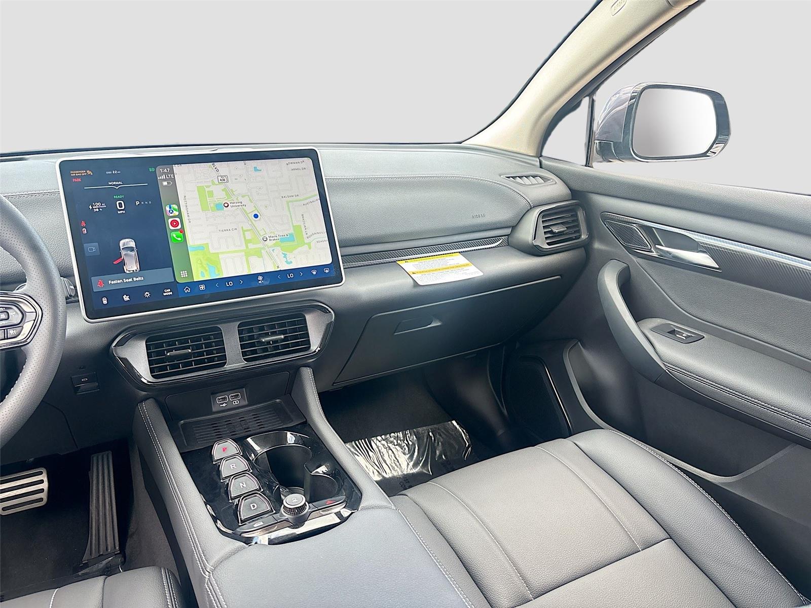 2025 VinFast VF 8 Eco