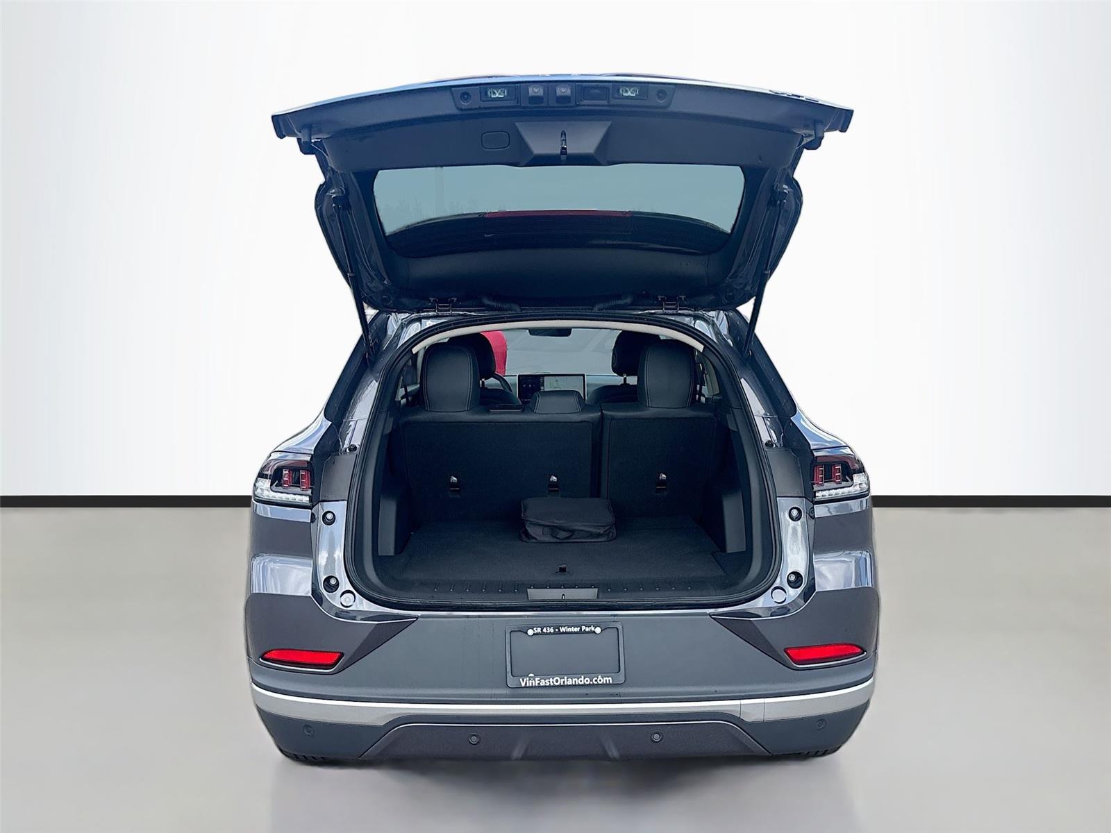 2025 VinFast VF 8 Eco