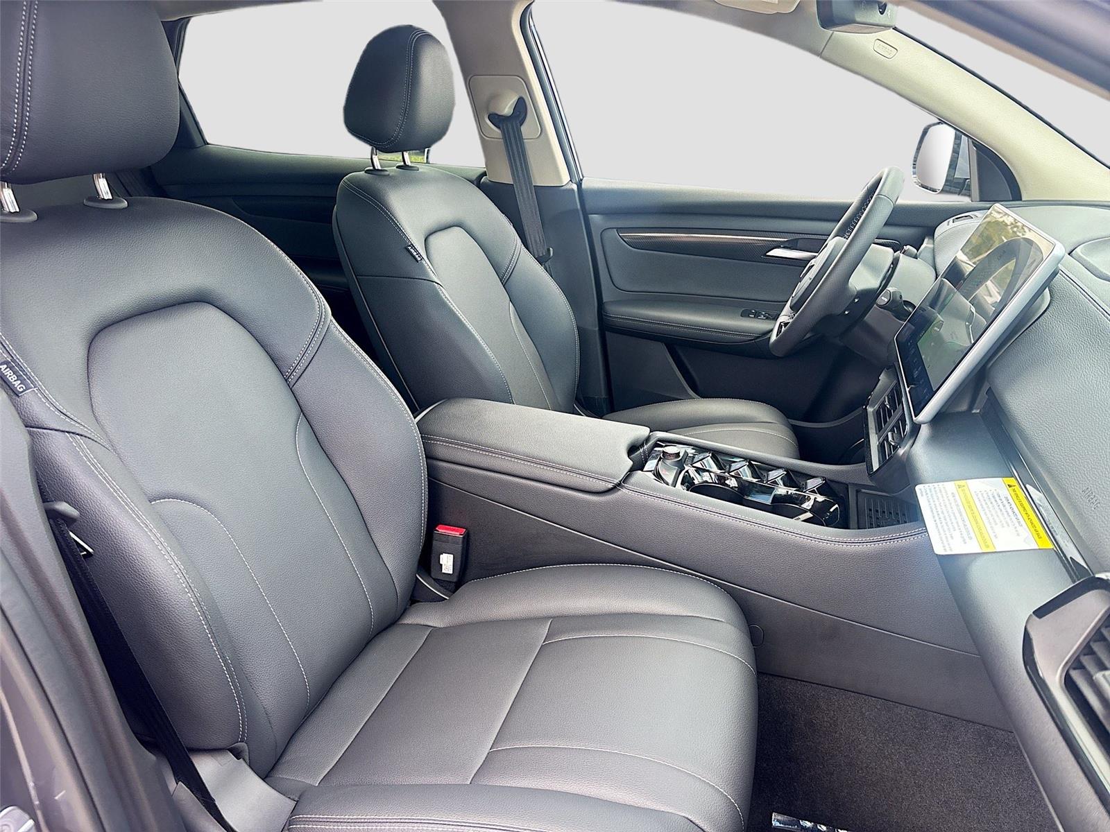 2025 VinFast VF 8 Eco