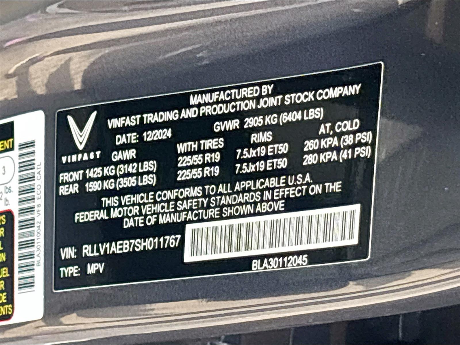 2025 VinFast VF 8 Eco