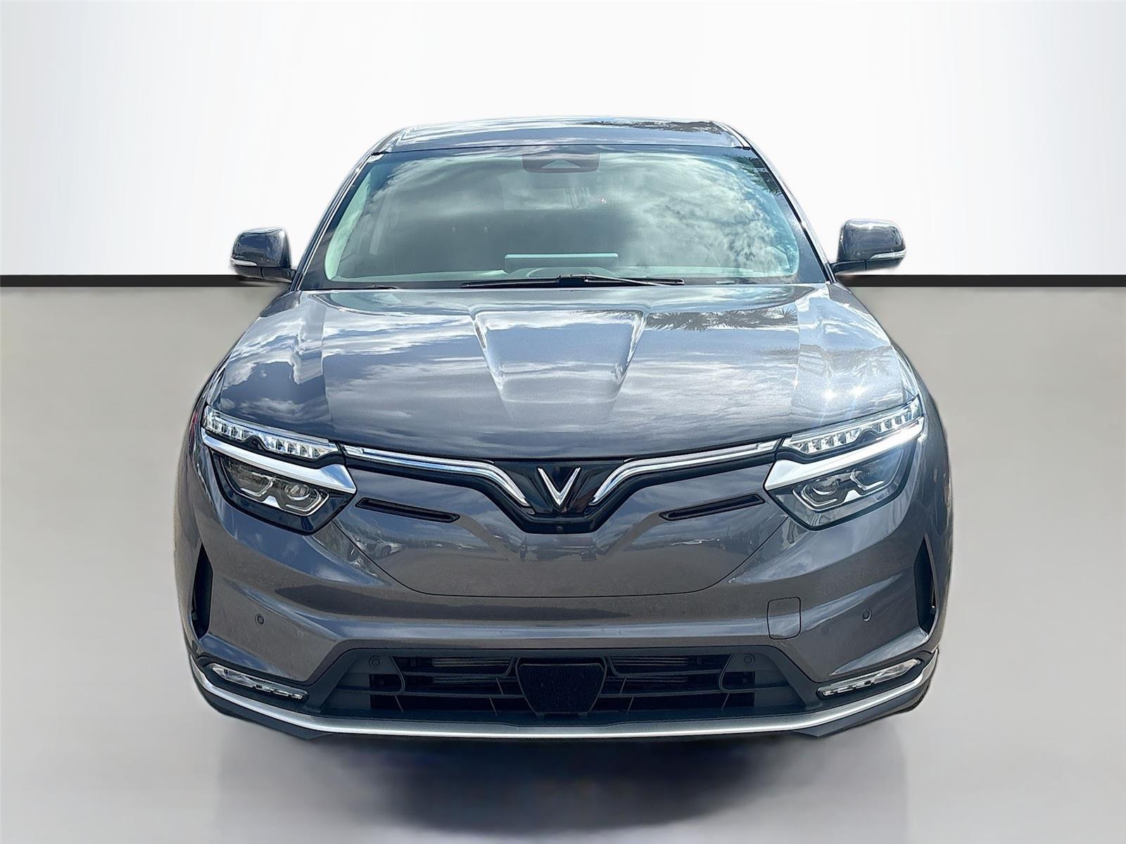 2025 VinFast VF 8 Eco