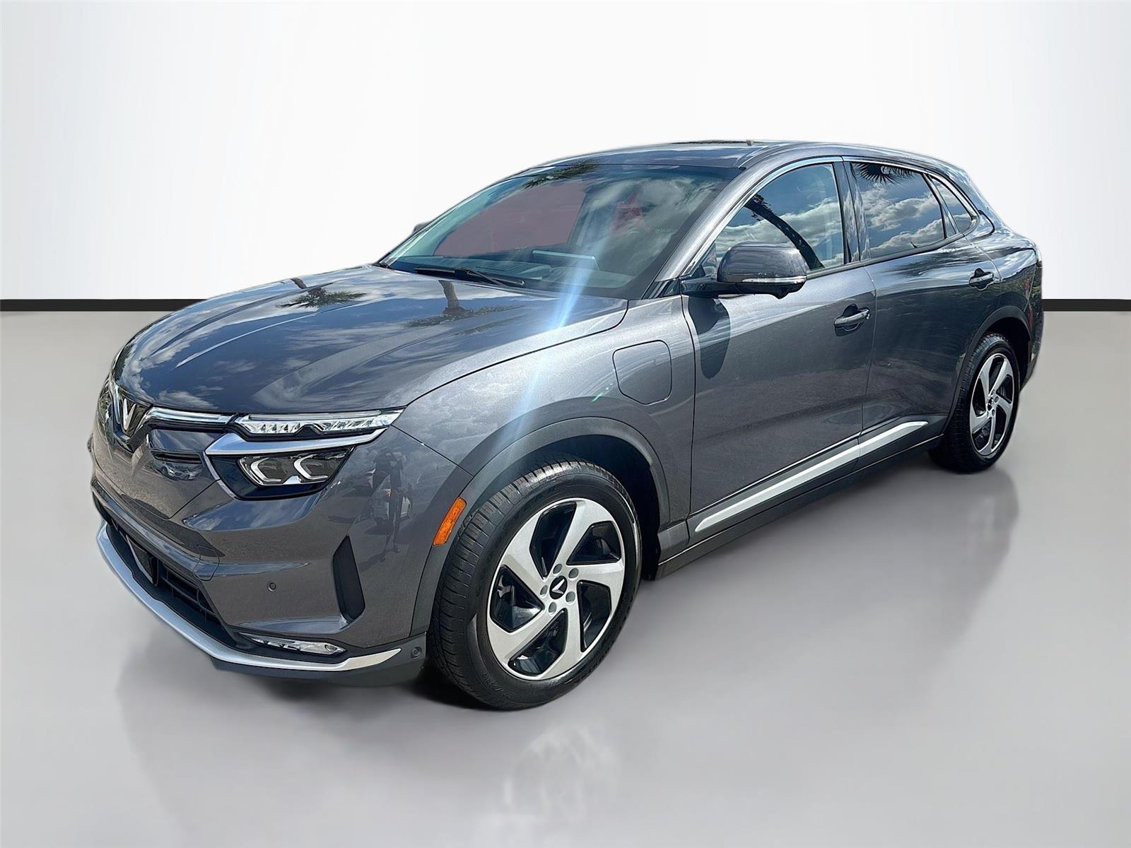 2025 VinFast VF 8 Eco