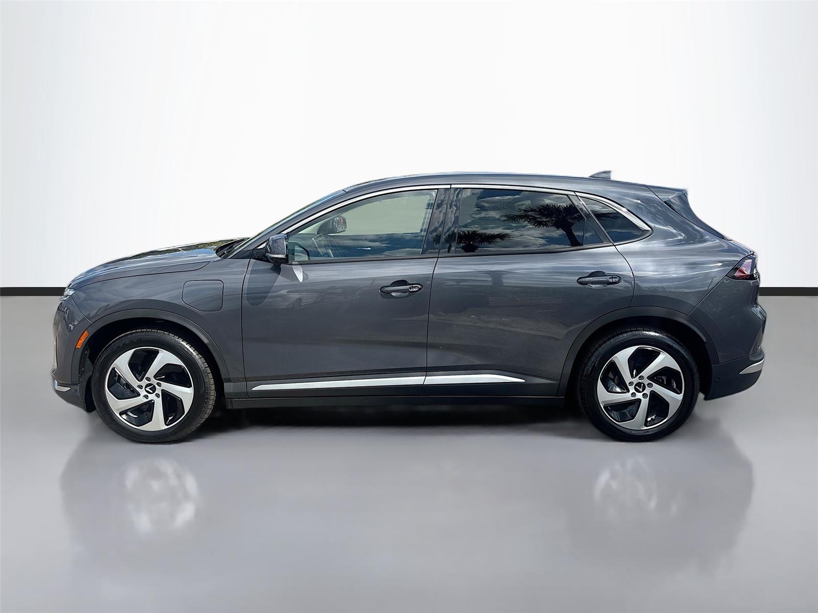 2025 VinFast VF 8 Eco