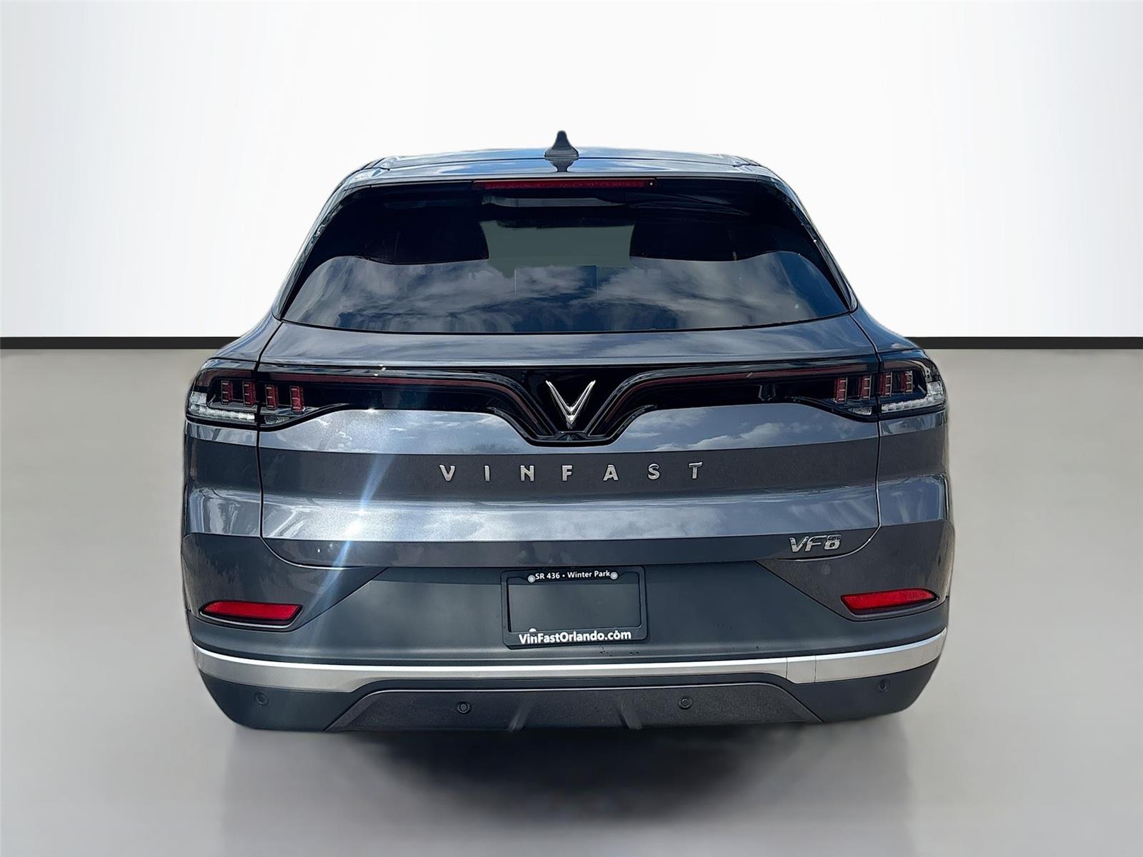 2025 VinFast VF 8 Eco