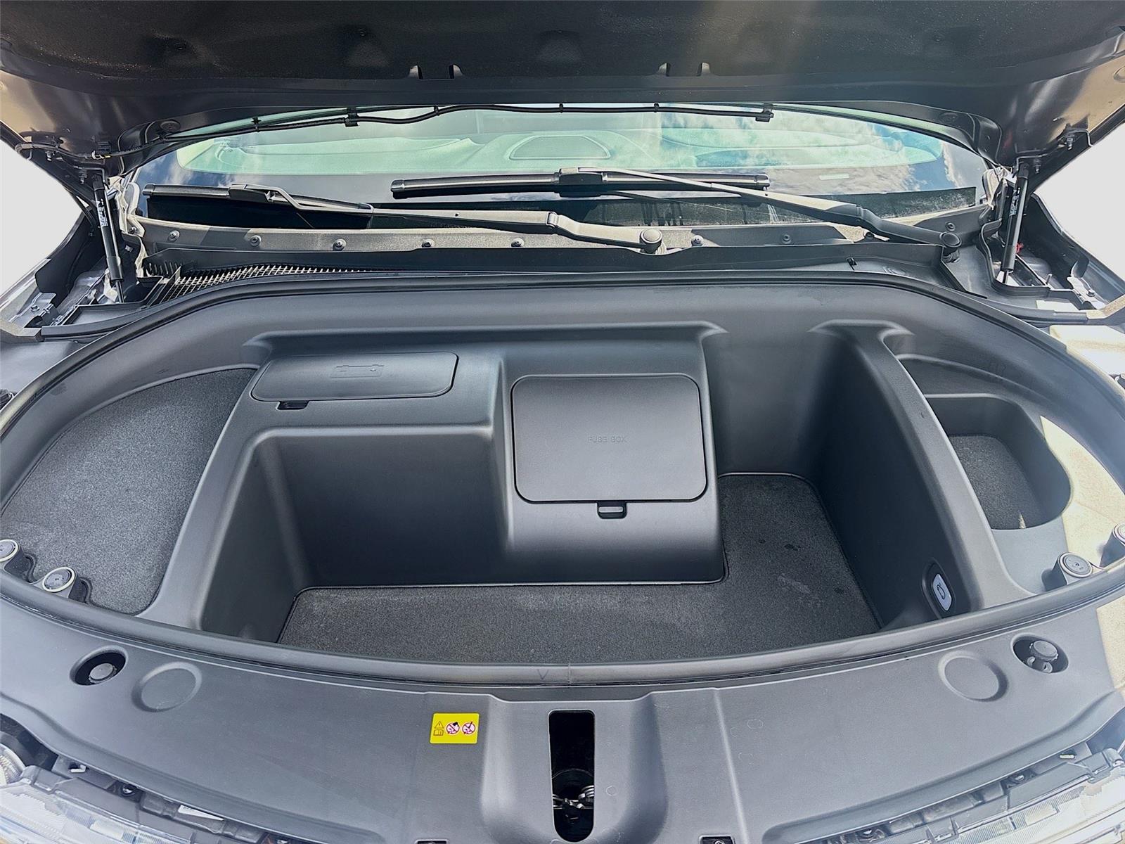 2025 VinFast VF 8 Eco