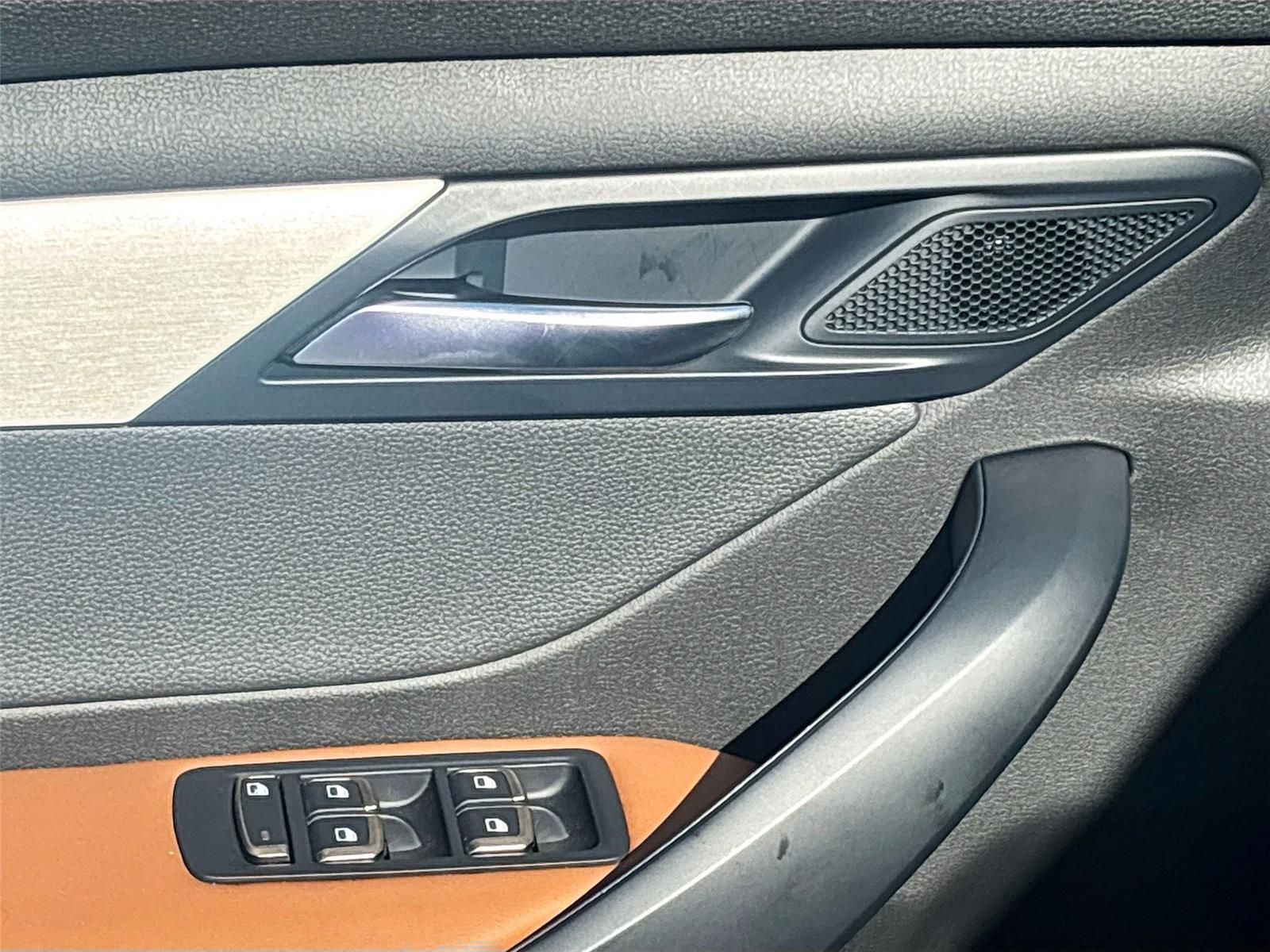 2025 VinFast VF 8 Plus