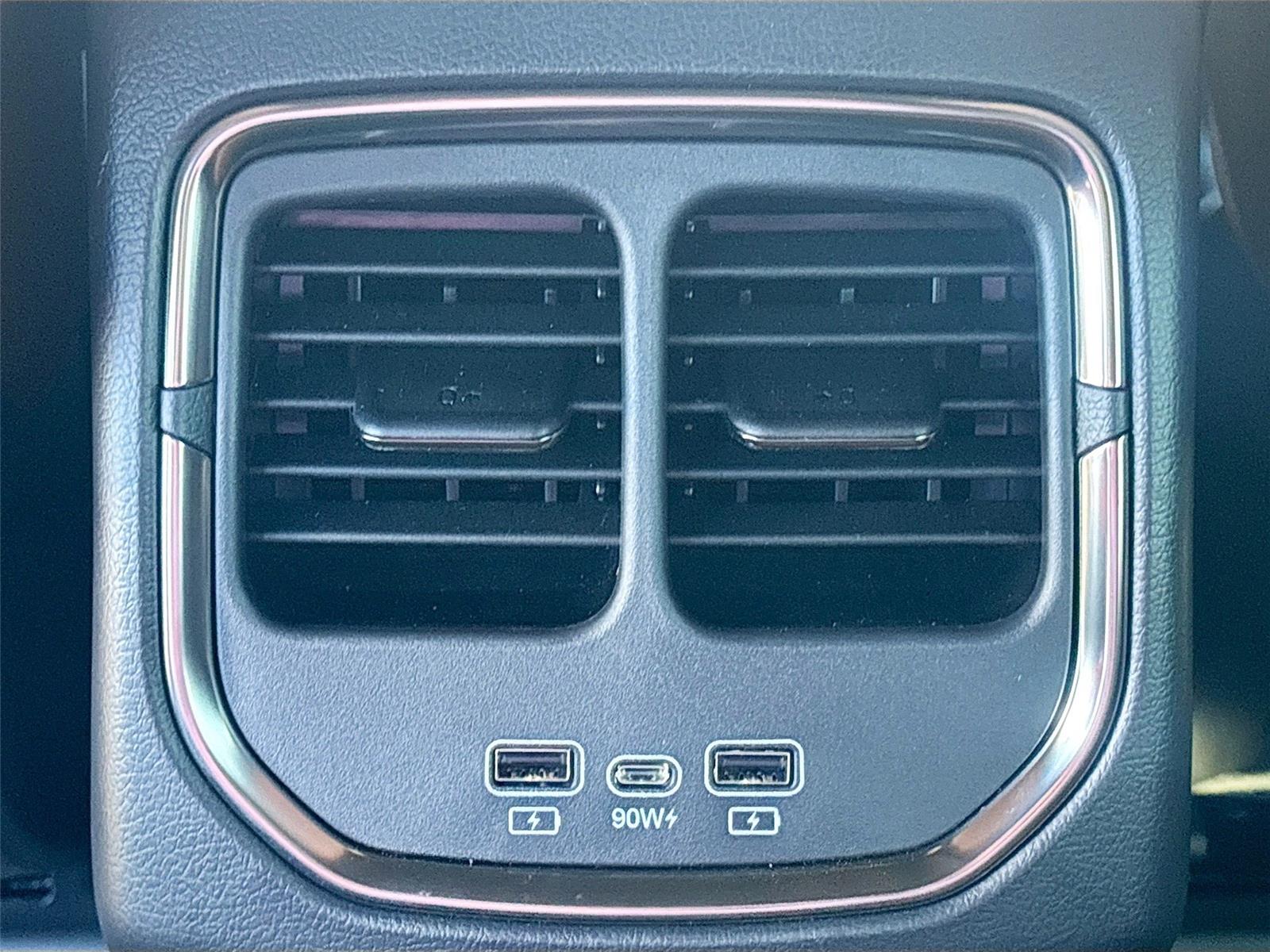 2025 VinFast VF 8 Plus