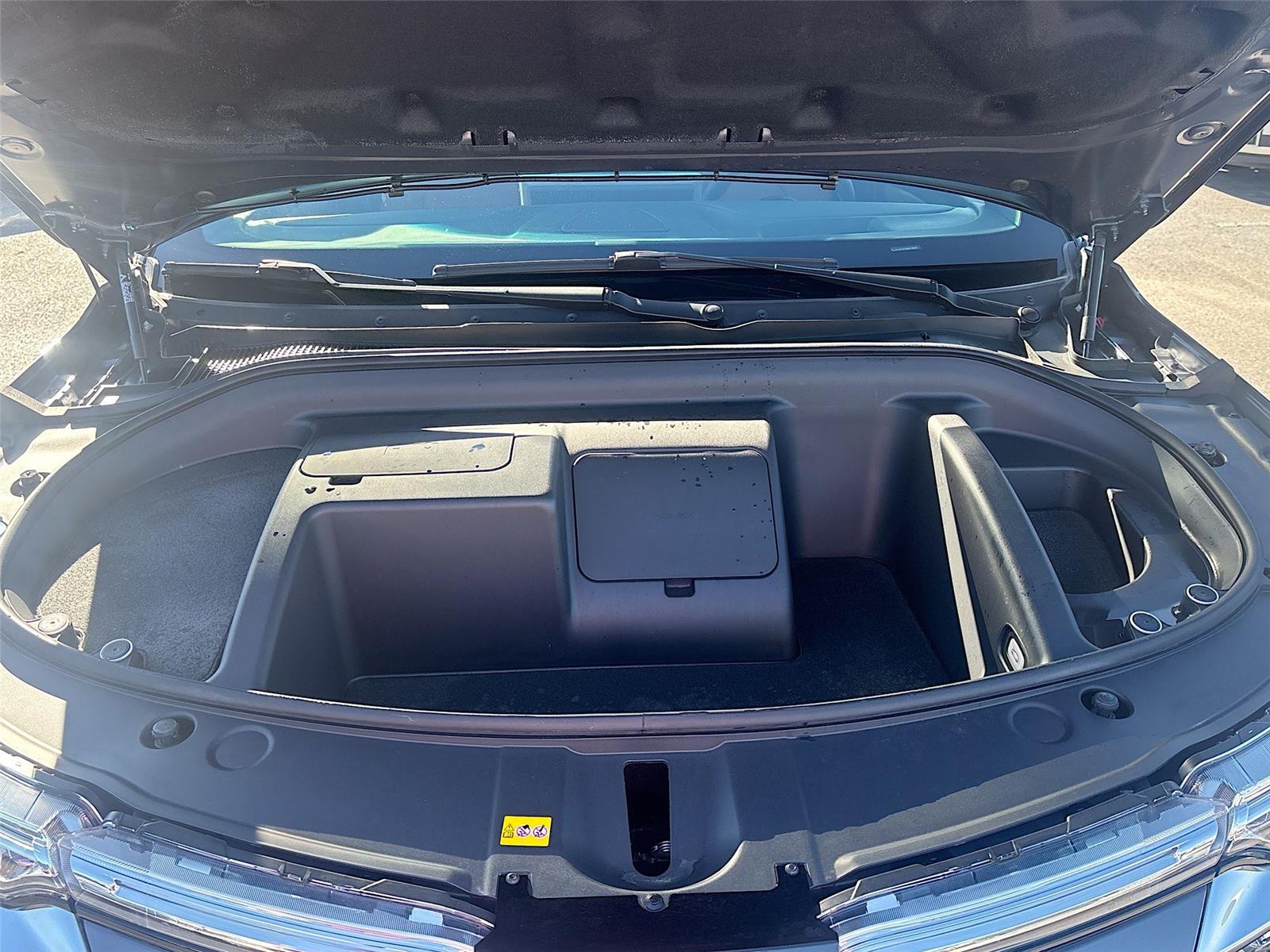 2025 VinFast VF 8 Plus