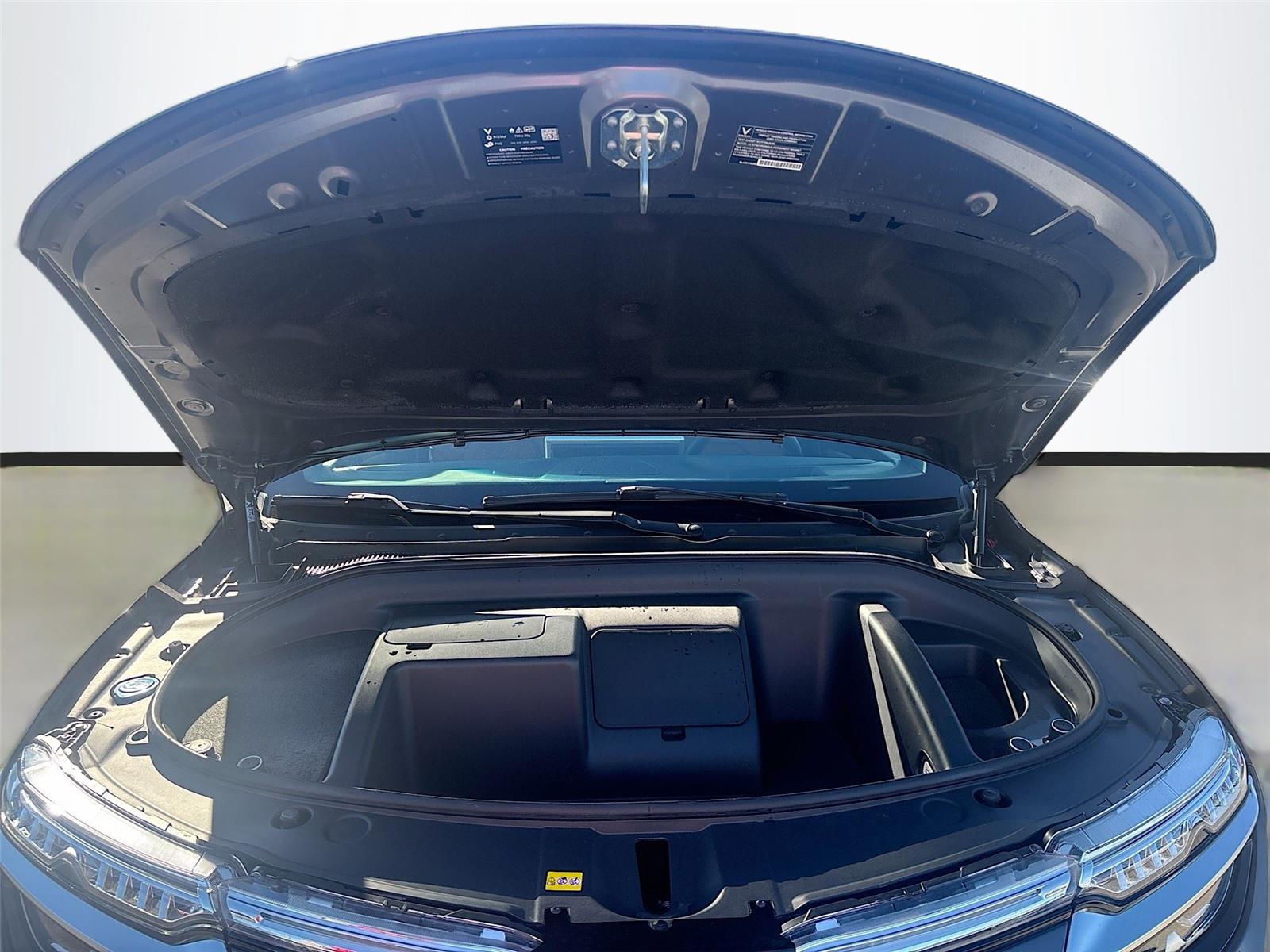 2025 VinFast VF 8 Plus