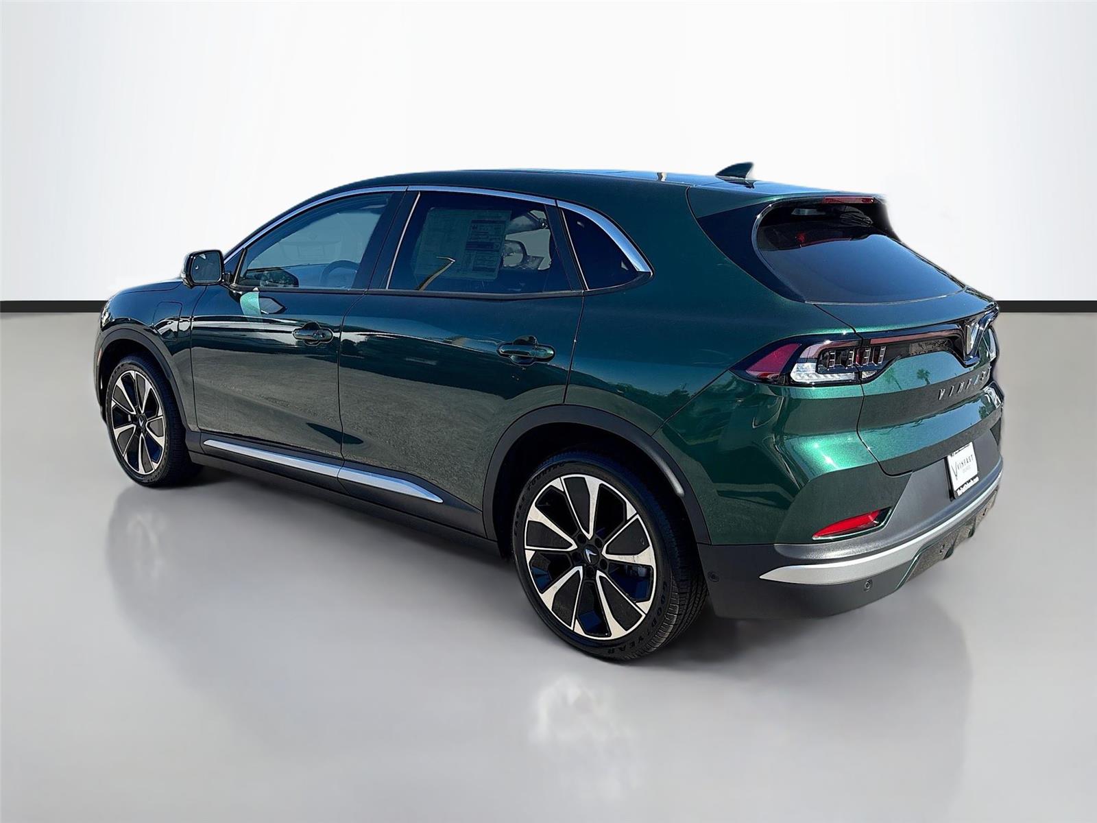 2025 VinFast VF 8 Plus