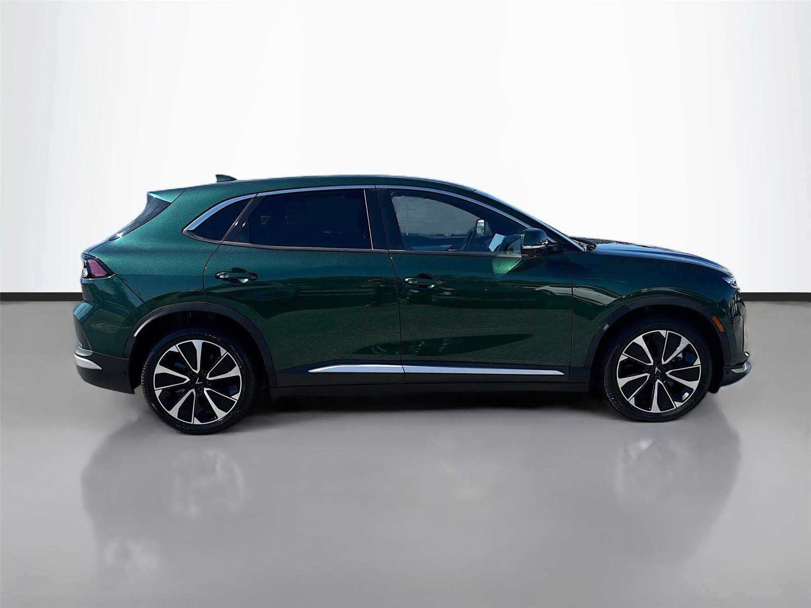 2025 VinFast VF 8 Plus