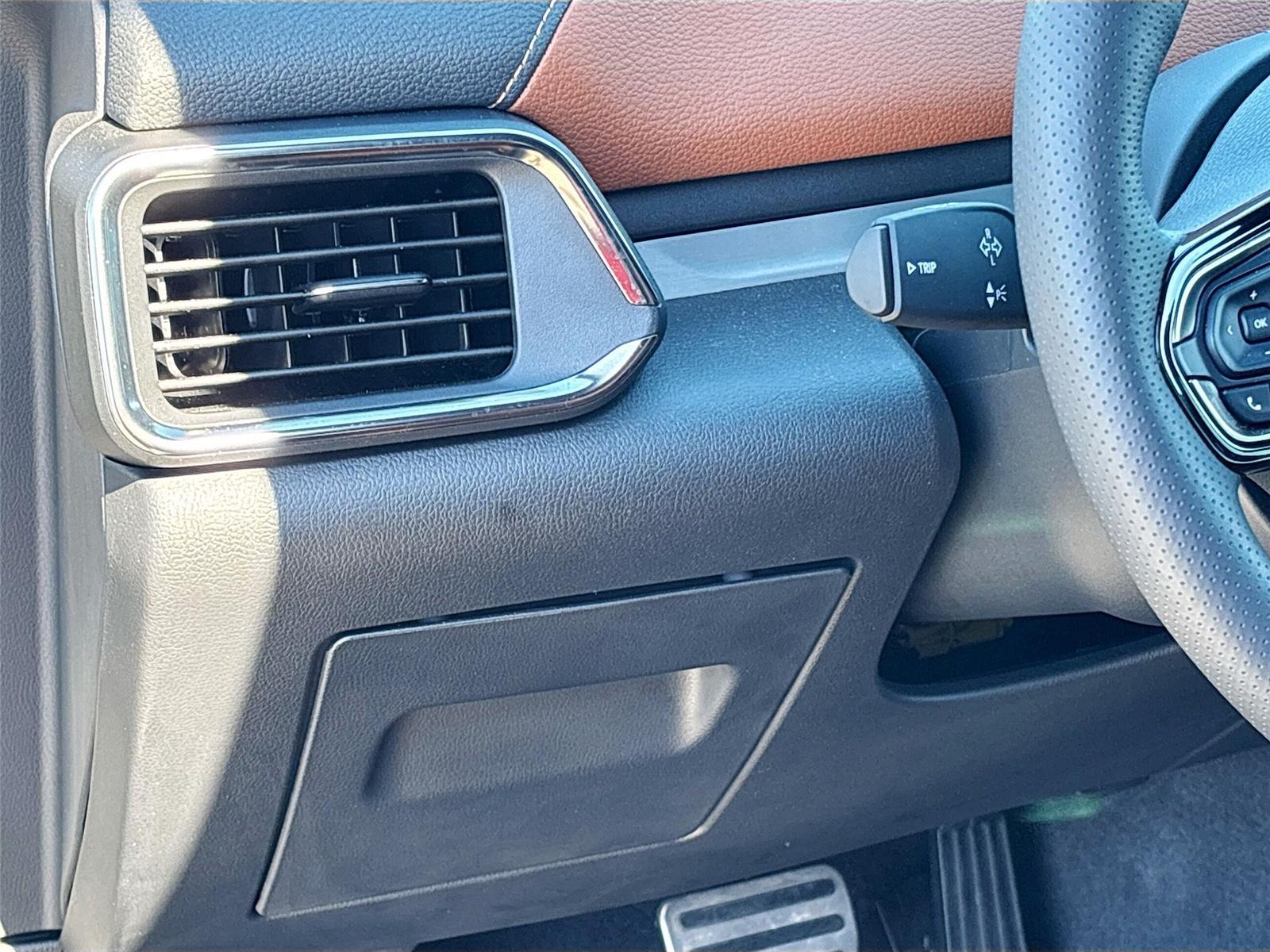 2025 VinFast VF 8 Plus