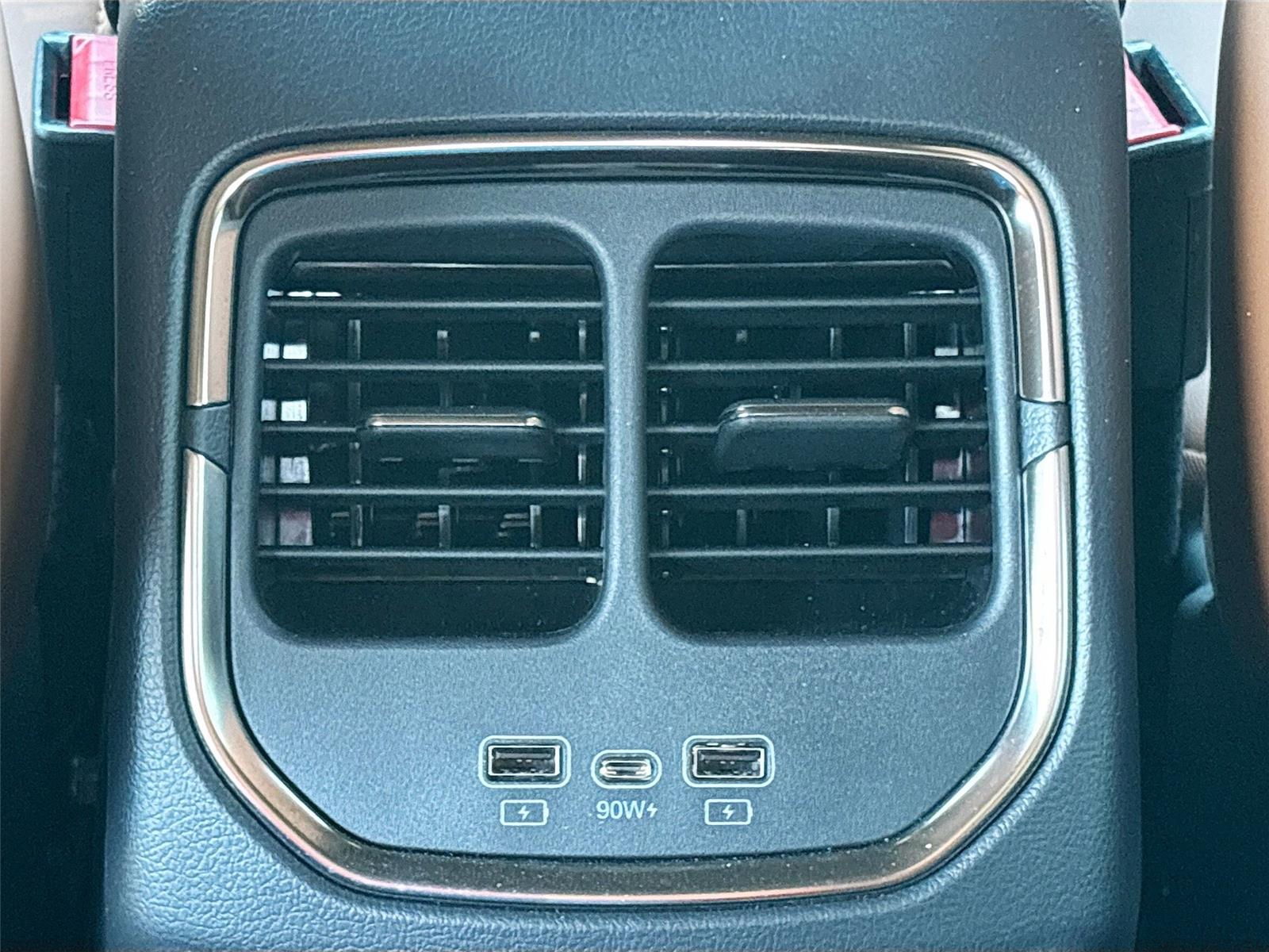 2025 VinFast VF 8 Plus