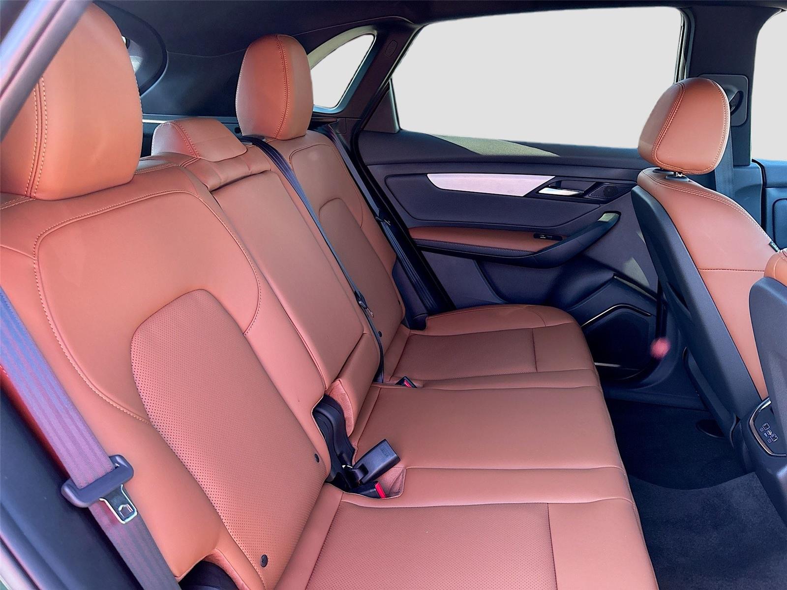 2025 VinFast VF 8 Plus