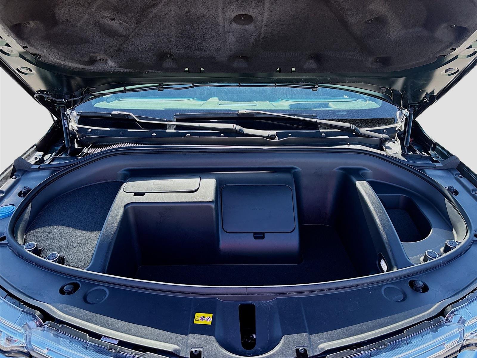 2025 VinFast VF 8 Plus