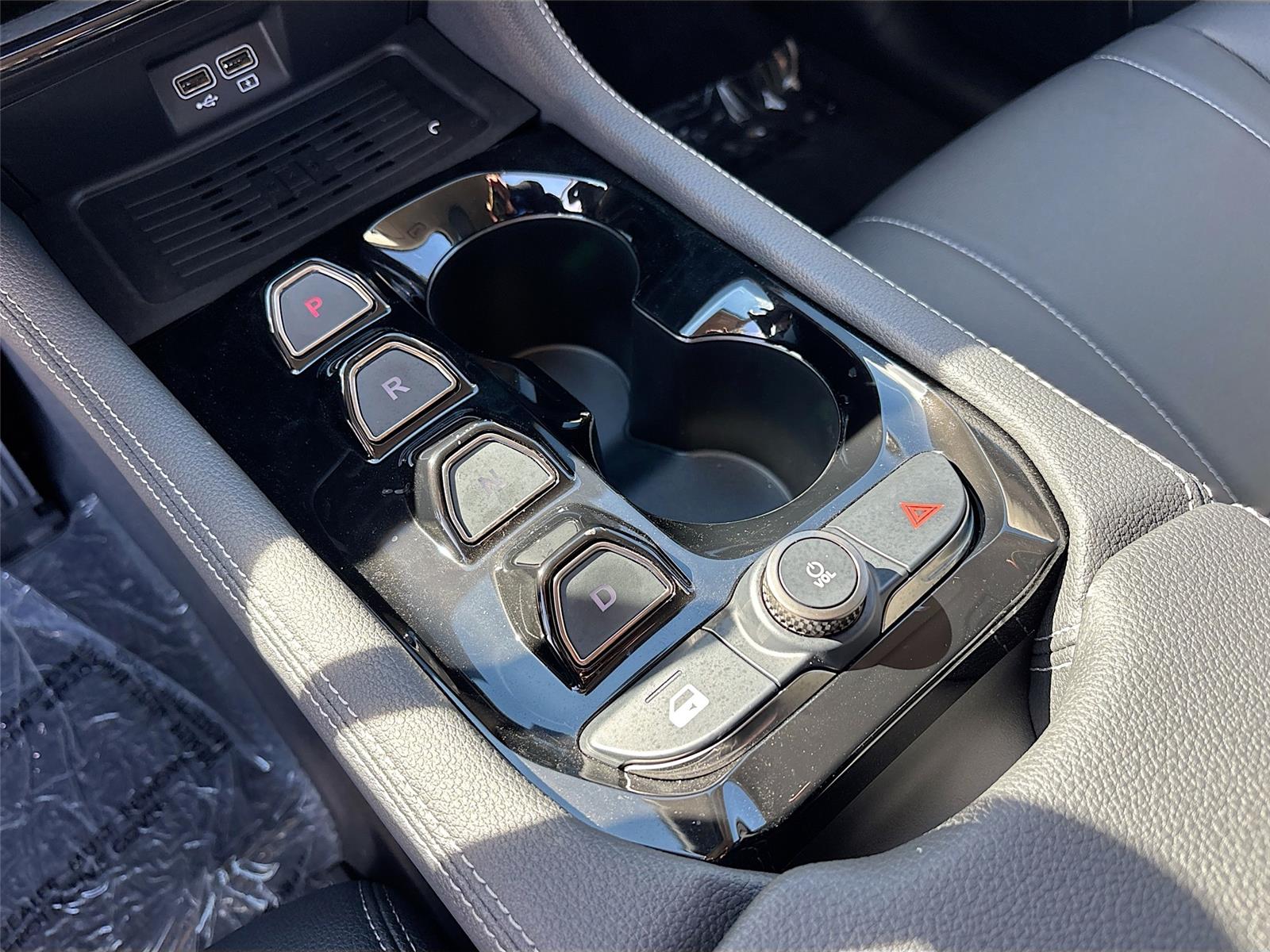 2025 VinFast VF 8 Eco