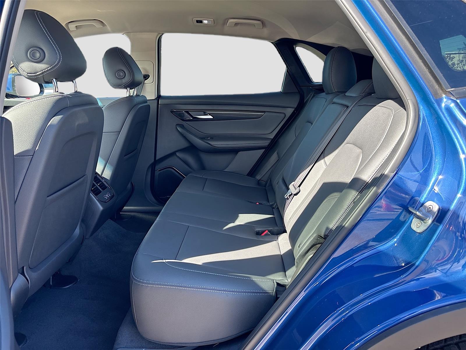 2025 VinFast VF 8 Eco