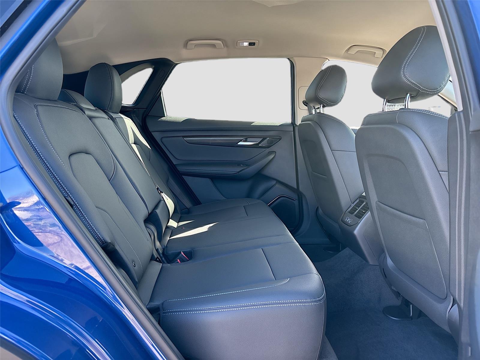 2025 VinFast VF 8 Eco