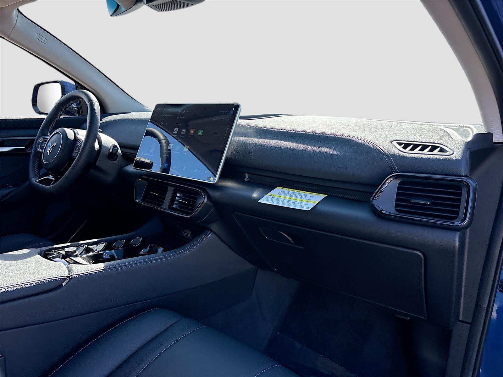 2025 VinFast VF 8 Eco