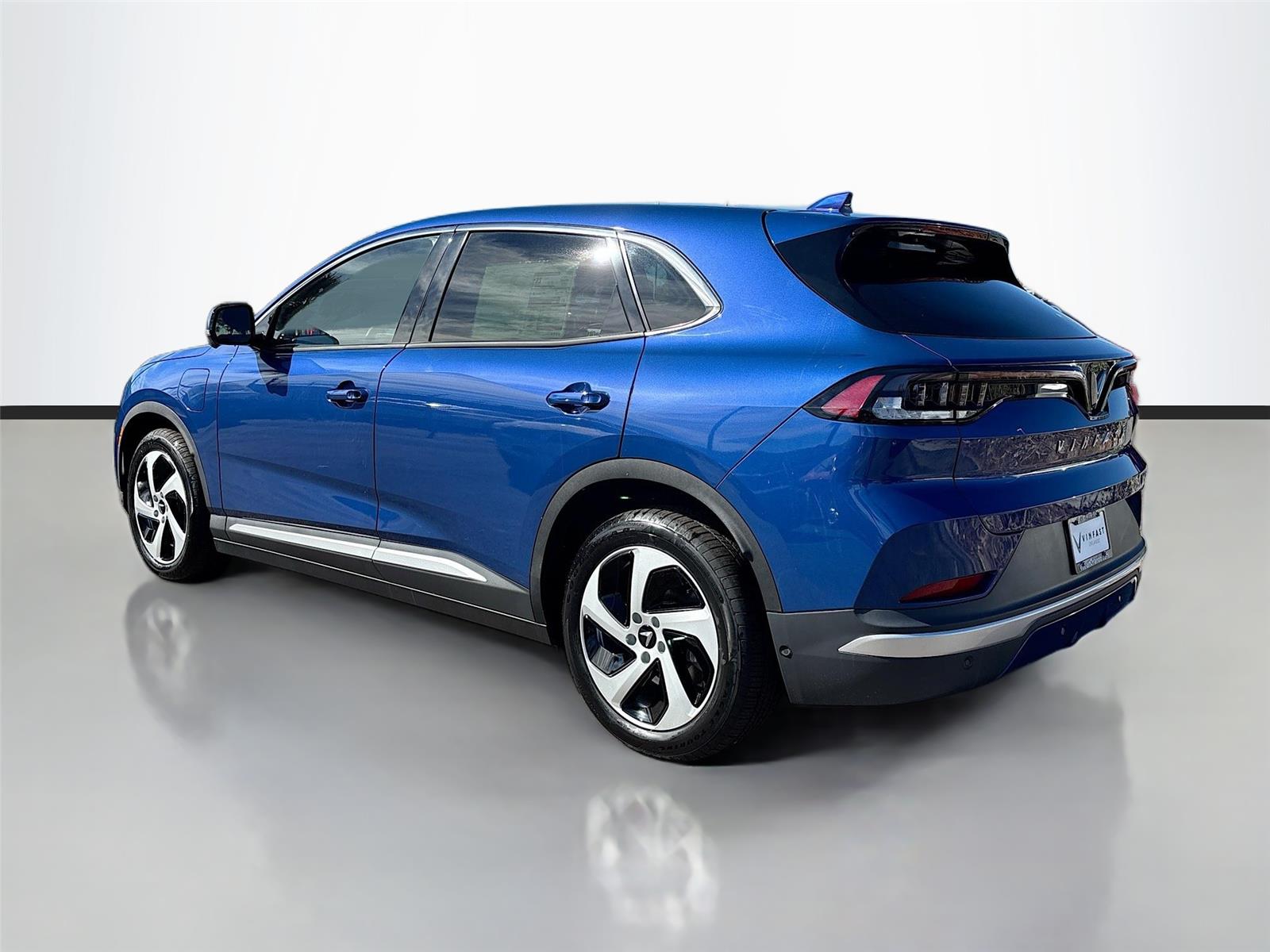 2025 VinFast VF 8 Eco