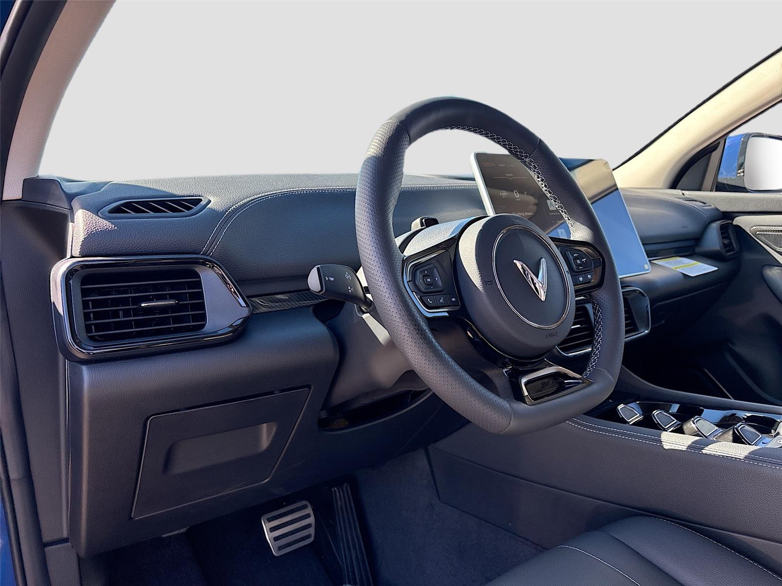 2025 VinFast VF 8 Eco