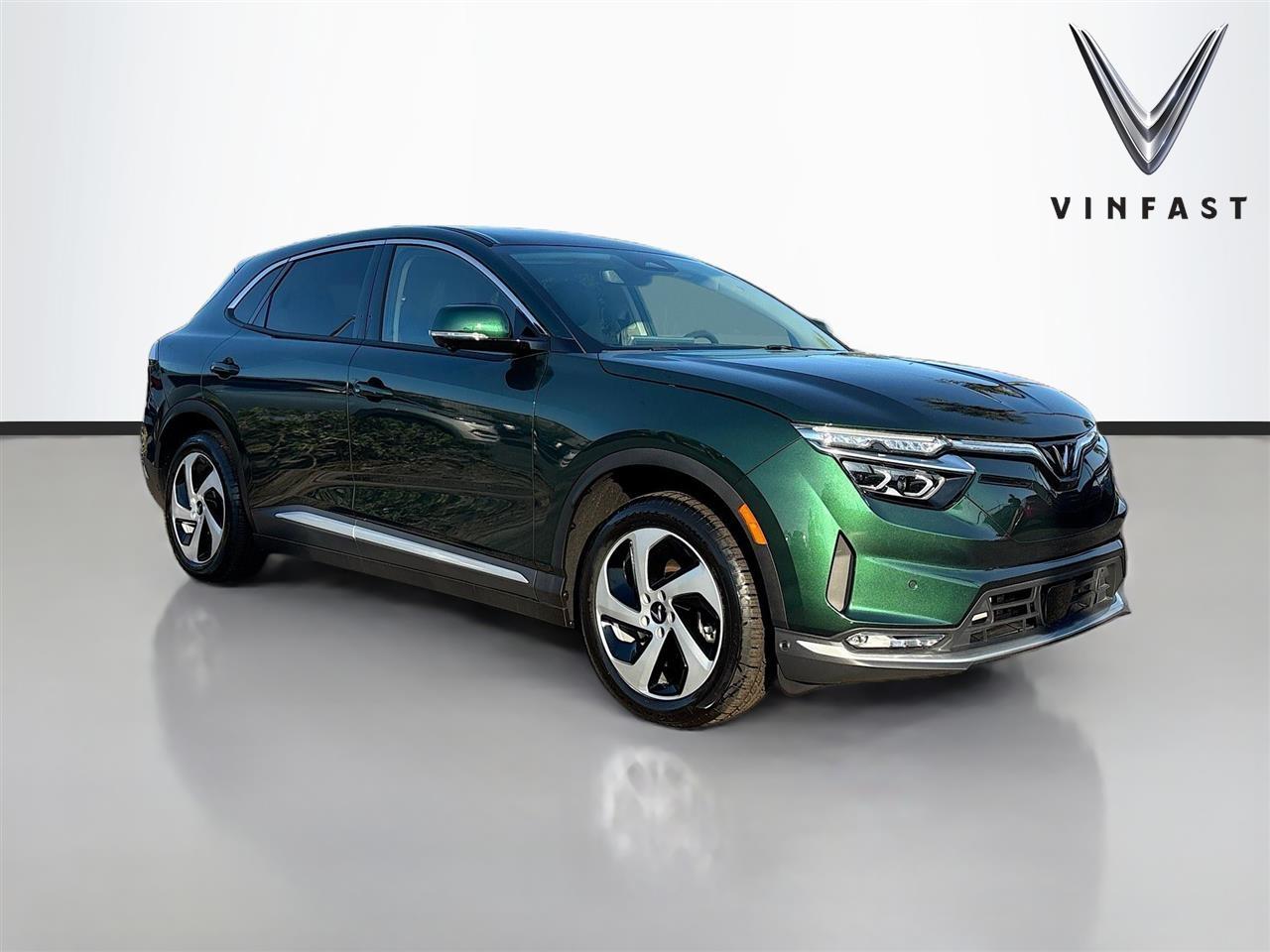2025 VinFast VF 8 Eco's photo