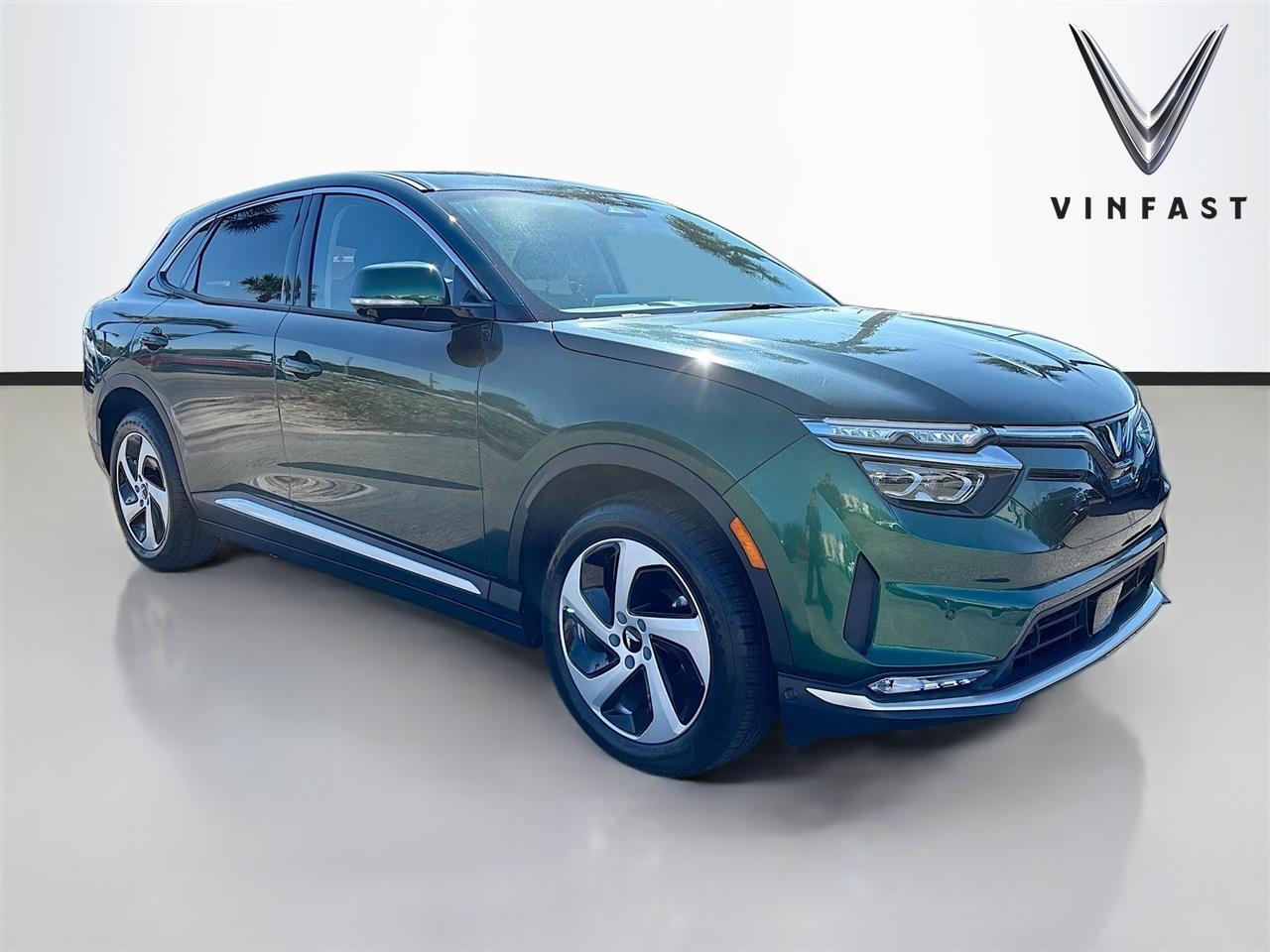 2025 VinFast VF 8 Eco's photo