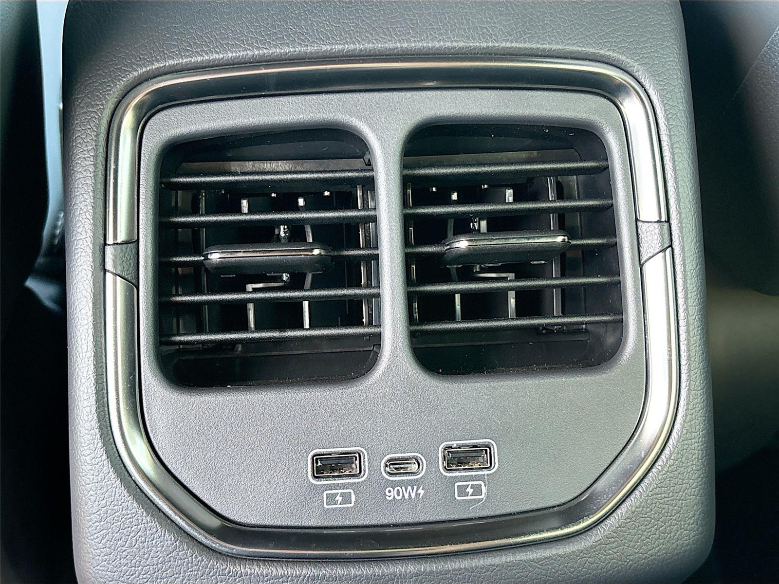 2025 VinFast VF 8 Plus