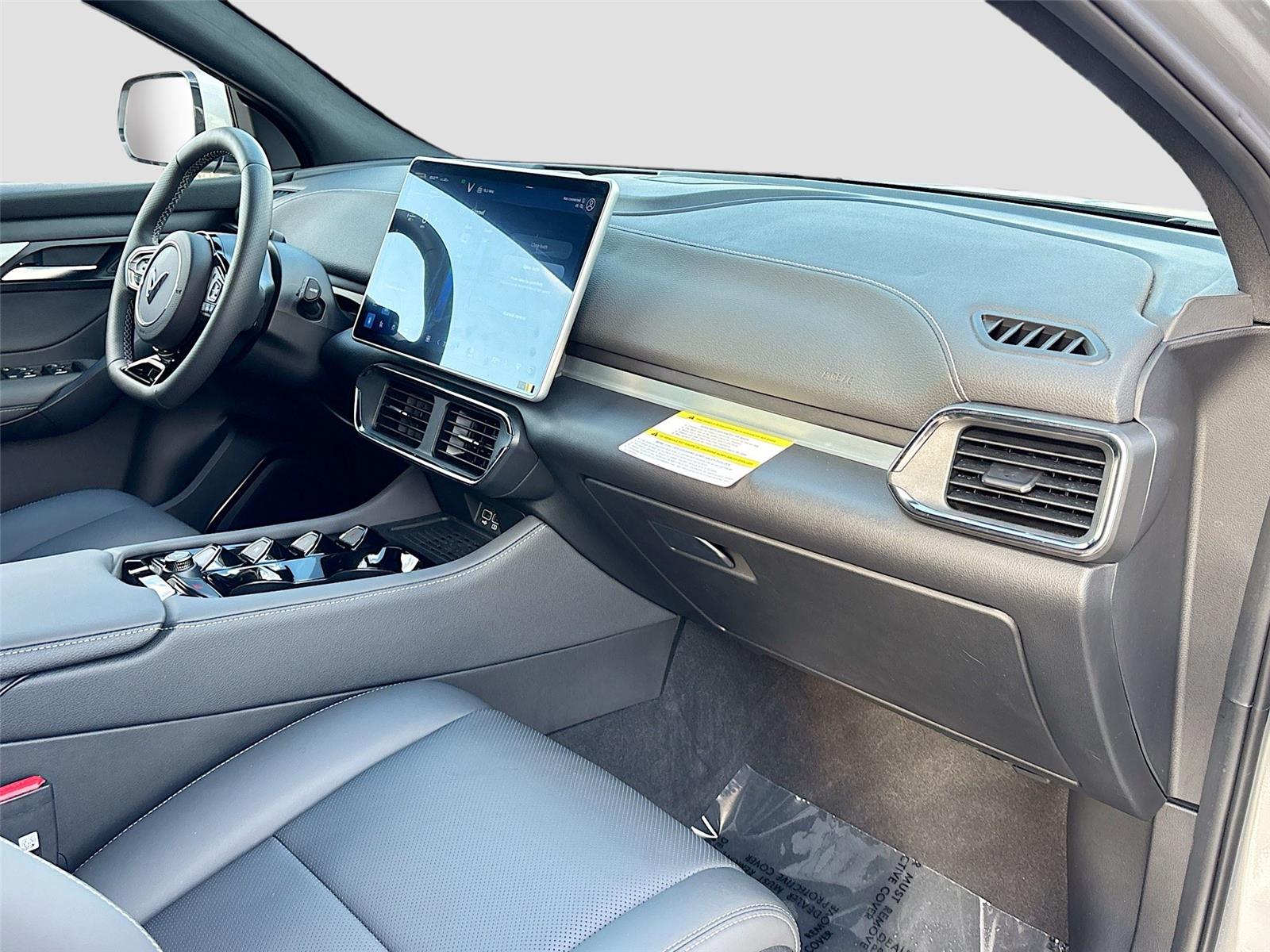 2025 VinFast VF 8 Plus