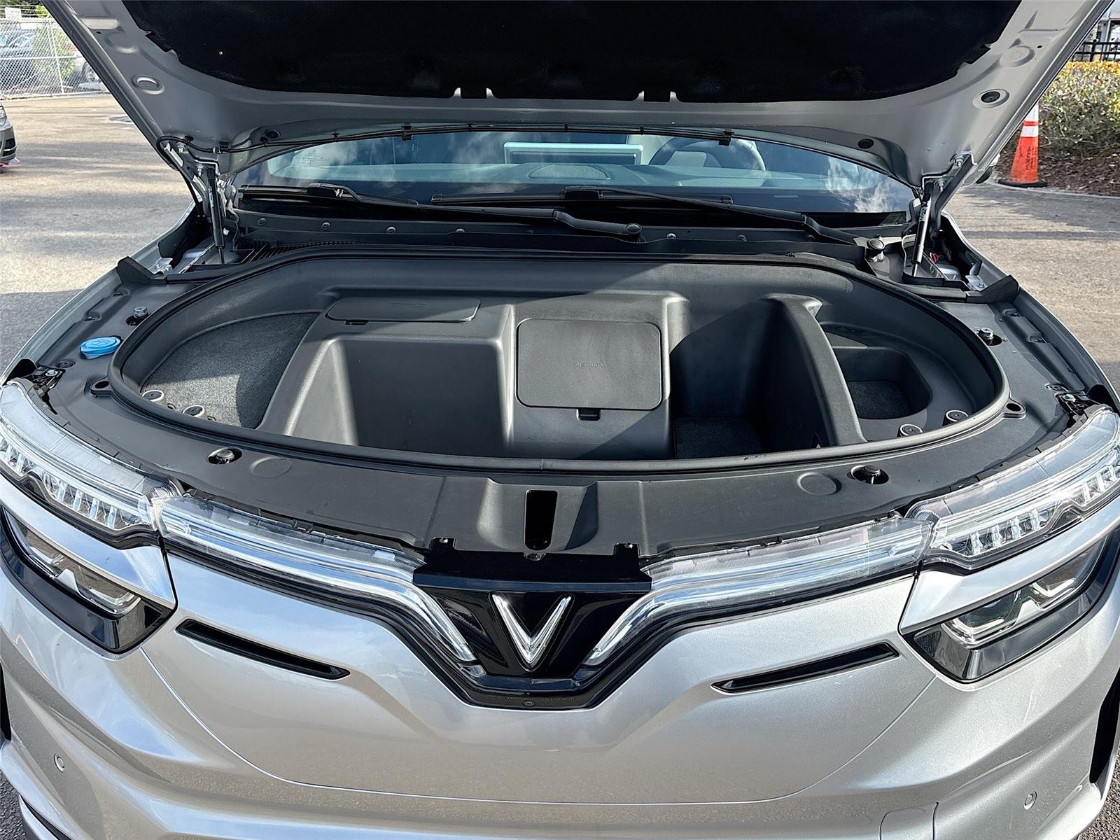 2025 VinFast VF 8 Plus