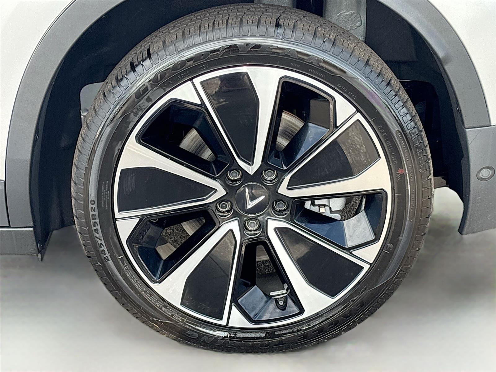 2025 VinFast VF 8 Plus