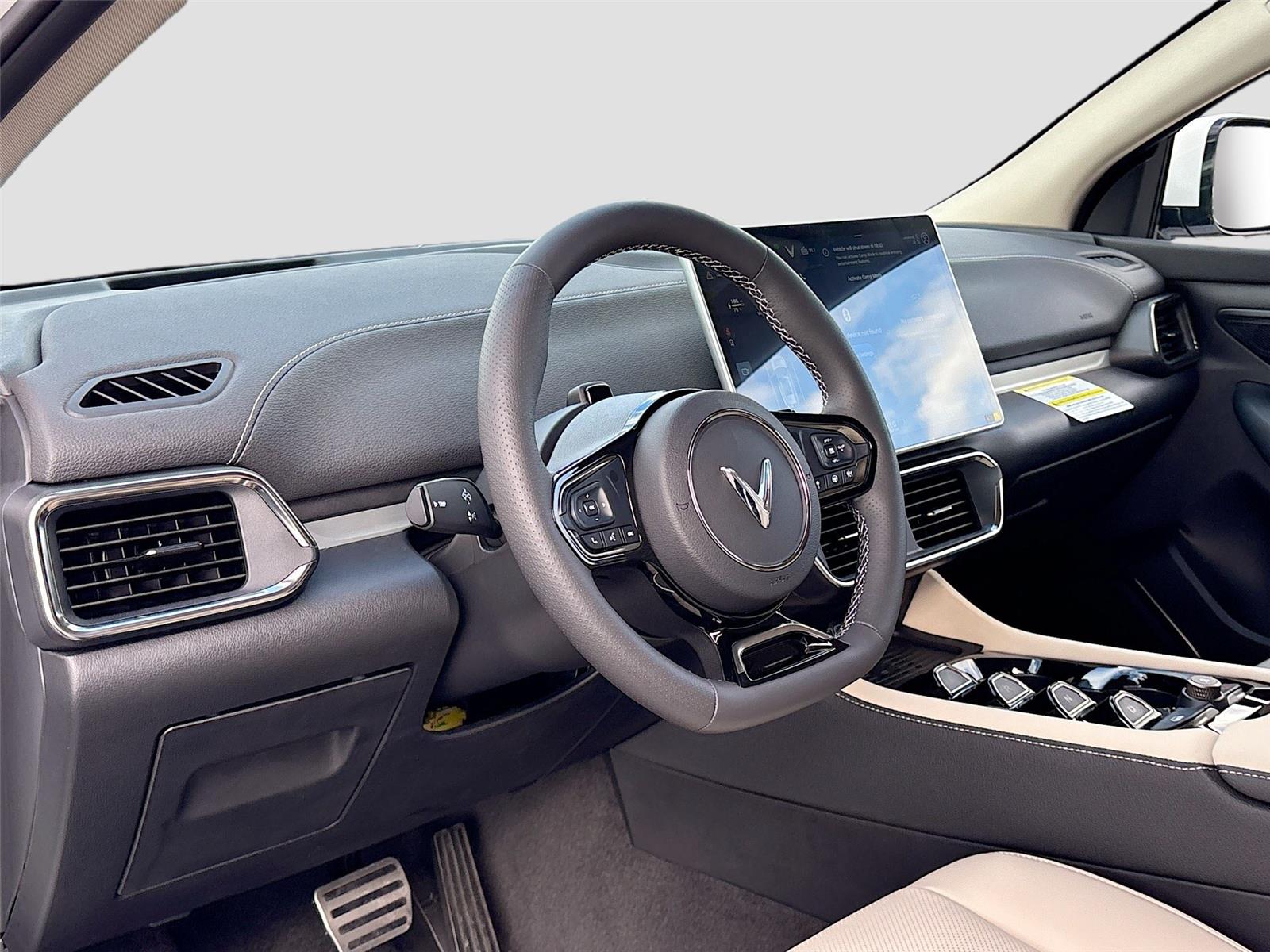 2025 VinFast VF 8 Plus