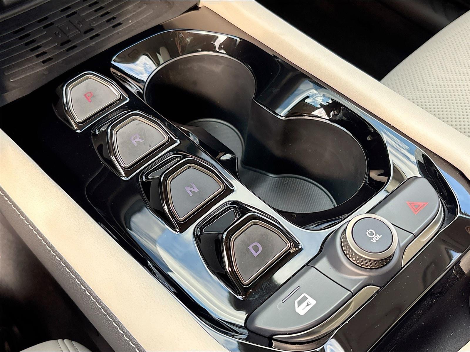 2025 VinFast VF 8 Plus