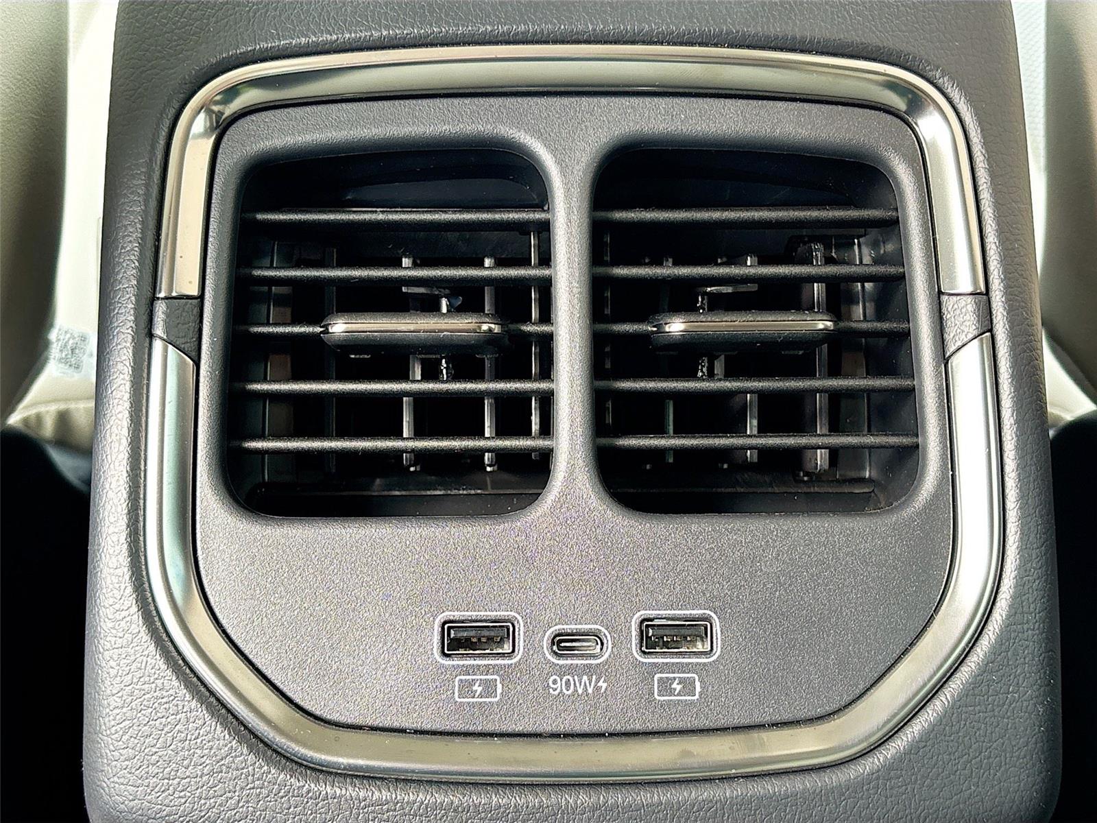 2025 VinFast VF 8 Plus